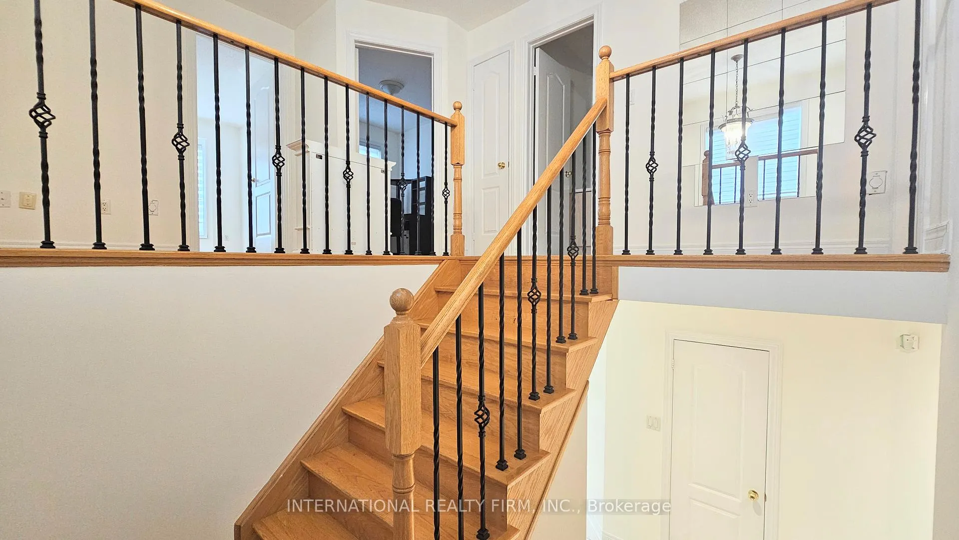 Photo 12 of 195 Warwick Crescent, Newmarket, Summerhill Estates — HOMEH