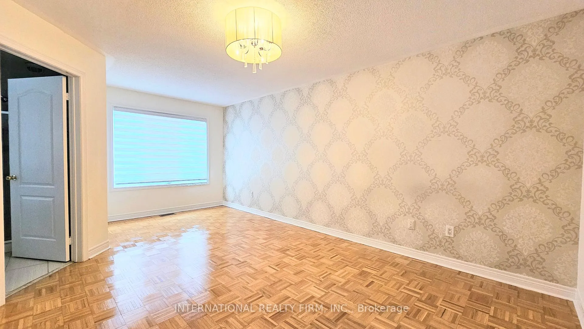 Photo 14 of 195 Warwick Crescent, Newmarket, Summerhill Estates — HOMEH