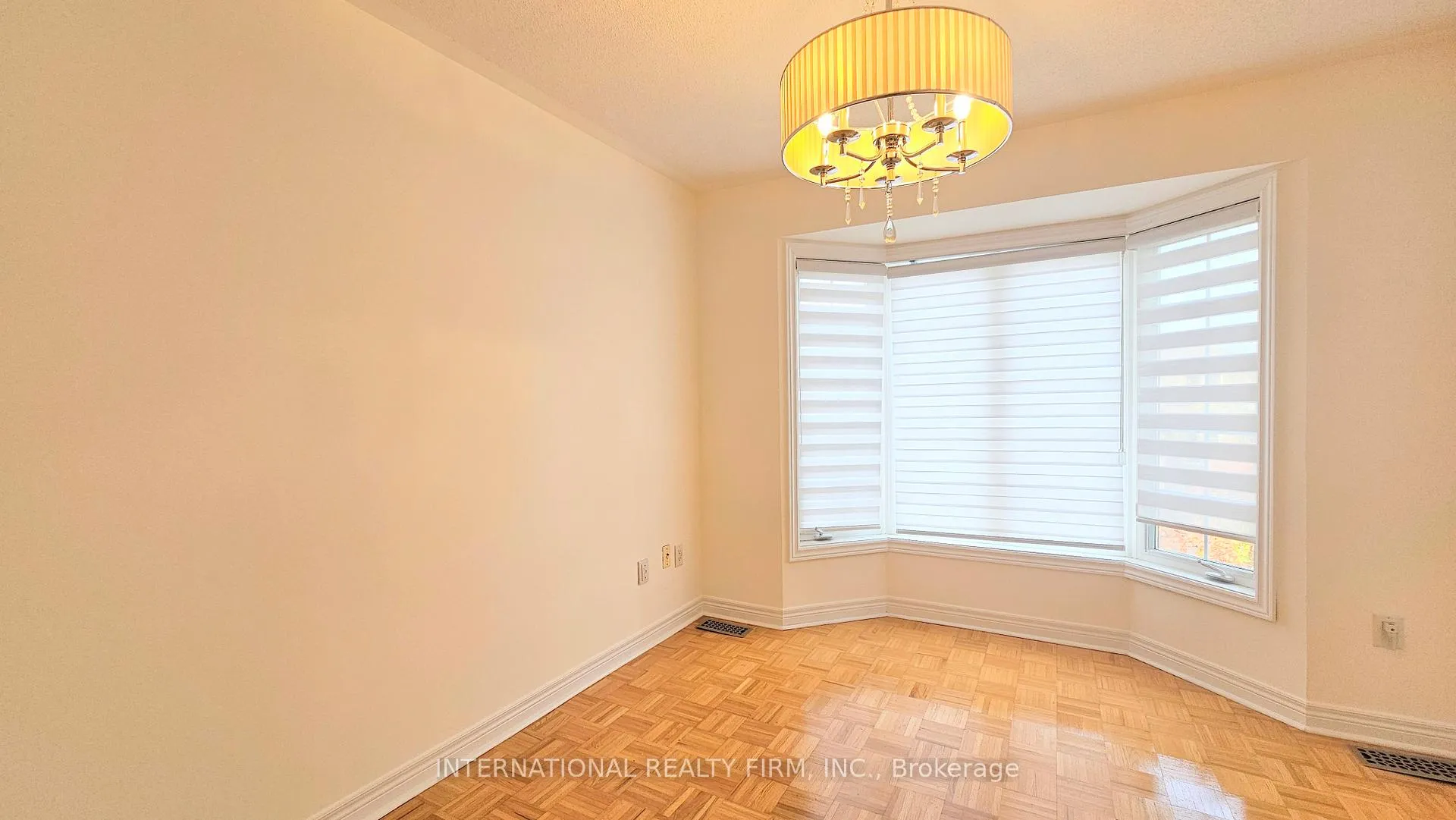 Photo 21 of 195 Warwick Crescent, Newmarket, Summerhill Estates — HOMEH