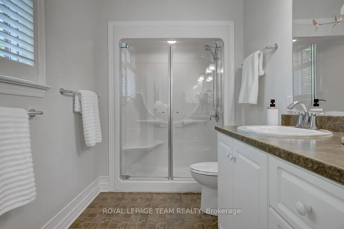 Photo 25 of 126 Solera Circle, Ottawa, Hunt Club Park/Greenboro — HOMEH
