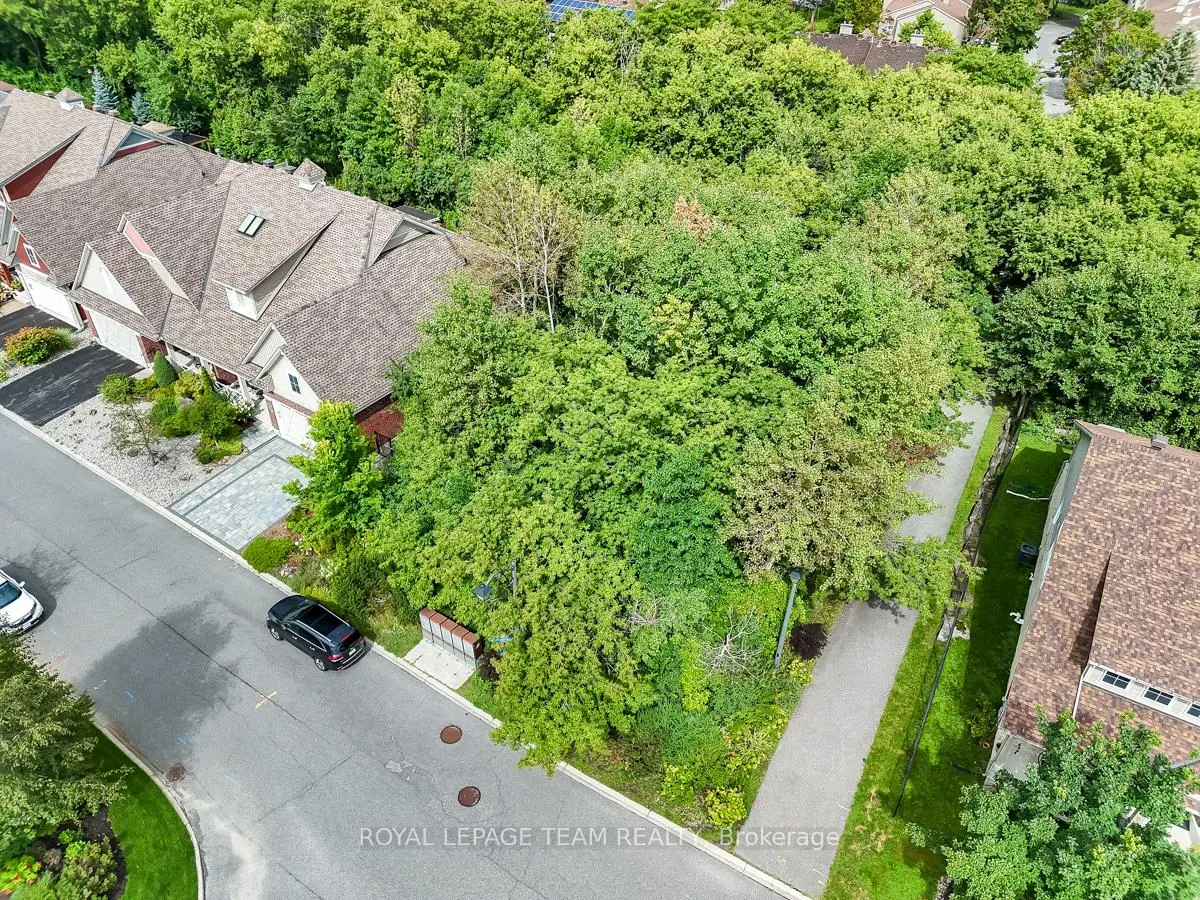 Photo 46 of 126 Solera Circle, Ottawa, Hunt Club Park/Greenboro — HOMEH