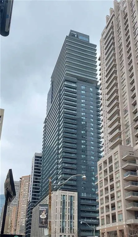 Front of Unit 2206, 955 Bay Street