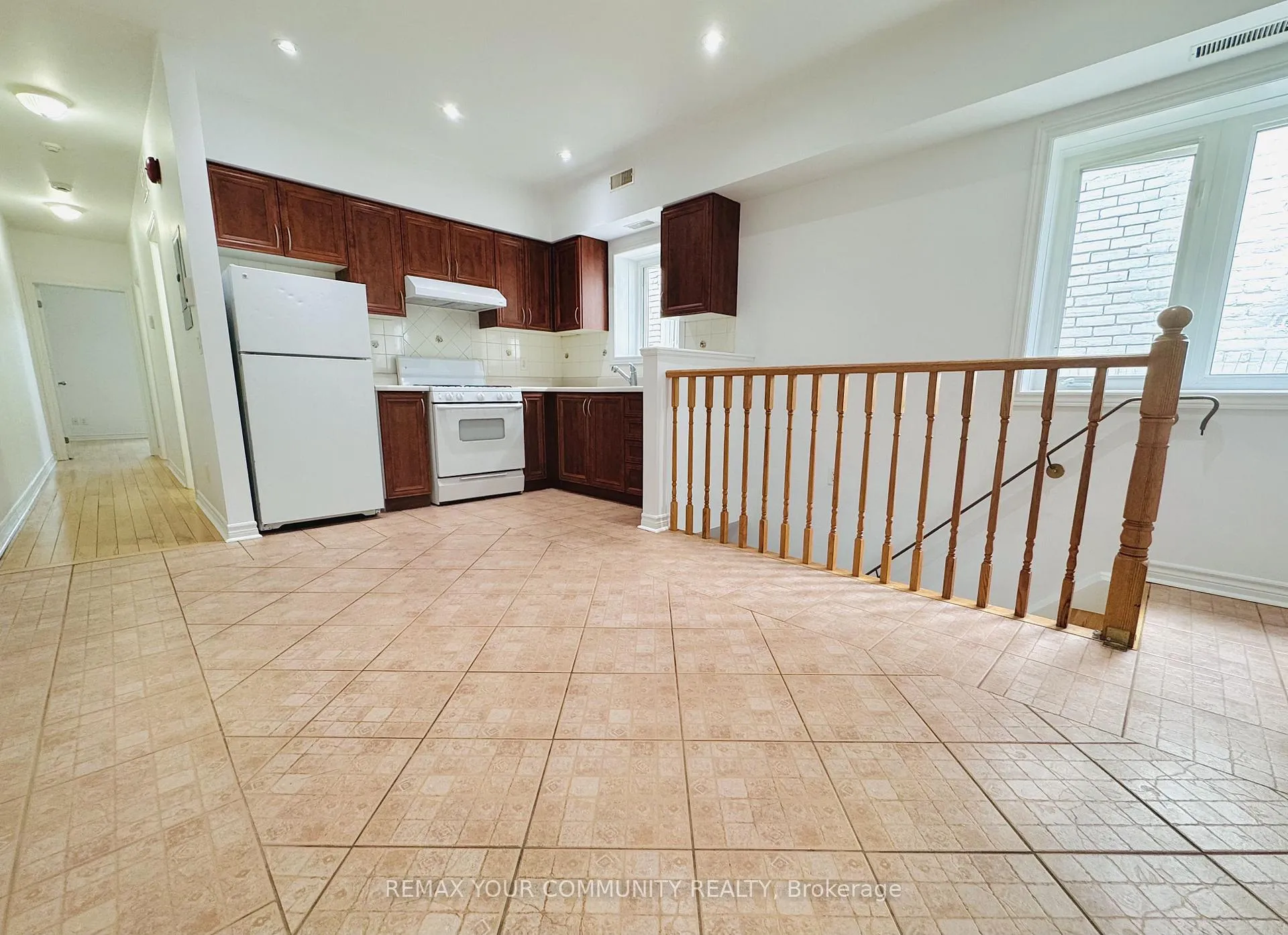 Photo 2 of Unit Unit 3, 2415 Dundas Street W, Toronto, High Park North — HOMEH