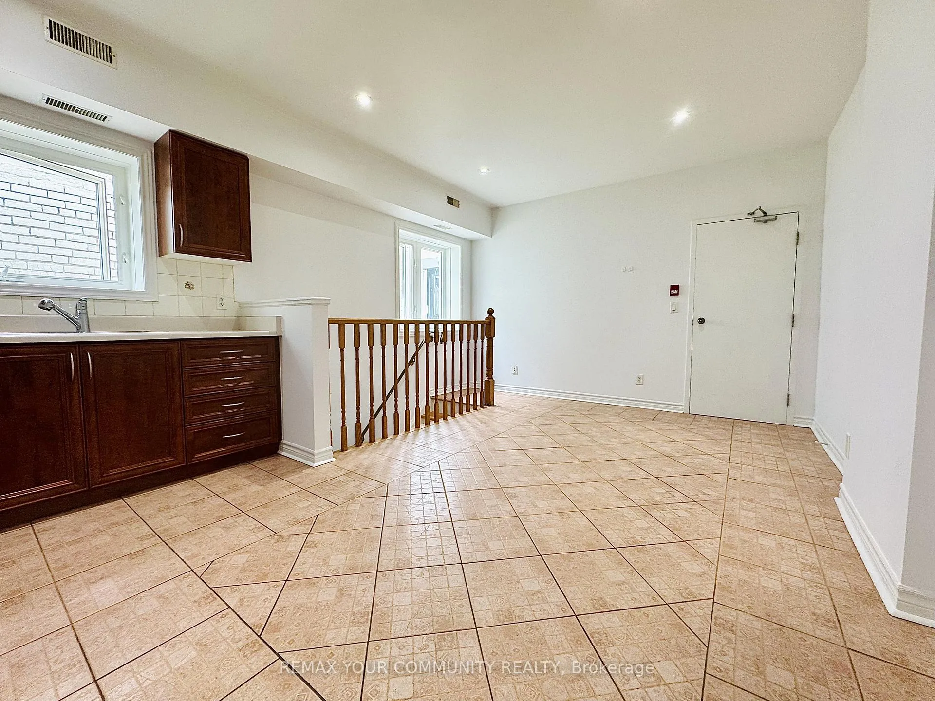 Photo 3 of Unit Unit 3, 2415 Dundas Street W, Toronto, High Park North — HOMEH