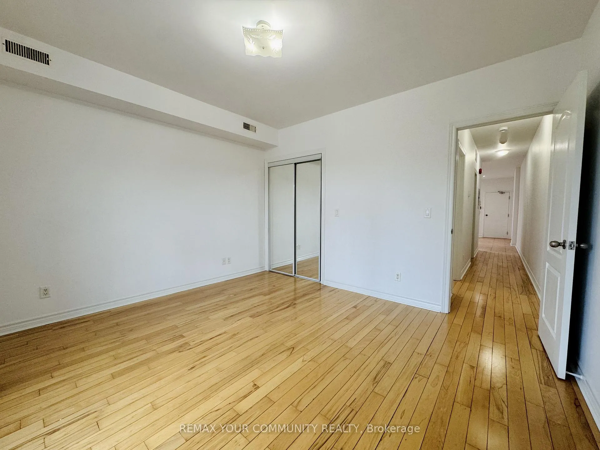 Photo 7 of Unit Unit 3, 2415 Dundas Street W, Toronto, High Park North — HOMEH