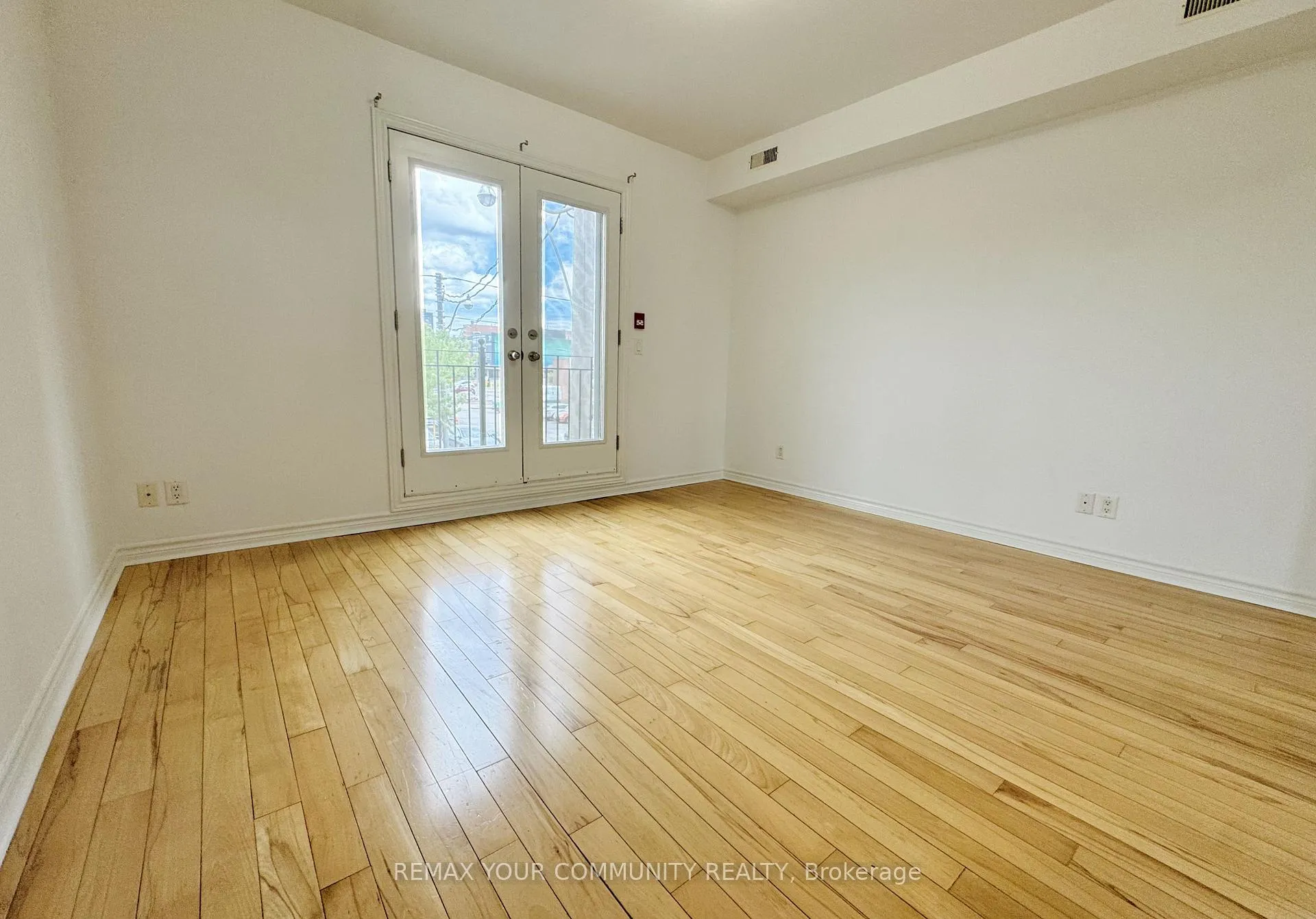 Photo 8 of Unit Unit 3, 2415 Dundas Street W, Toronto, High Park North — HOMEH