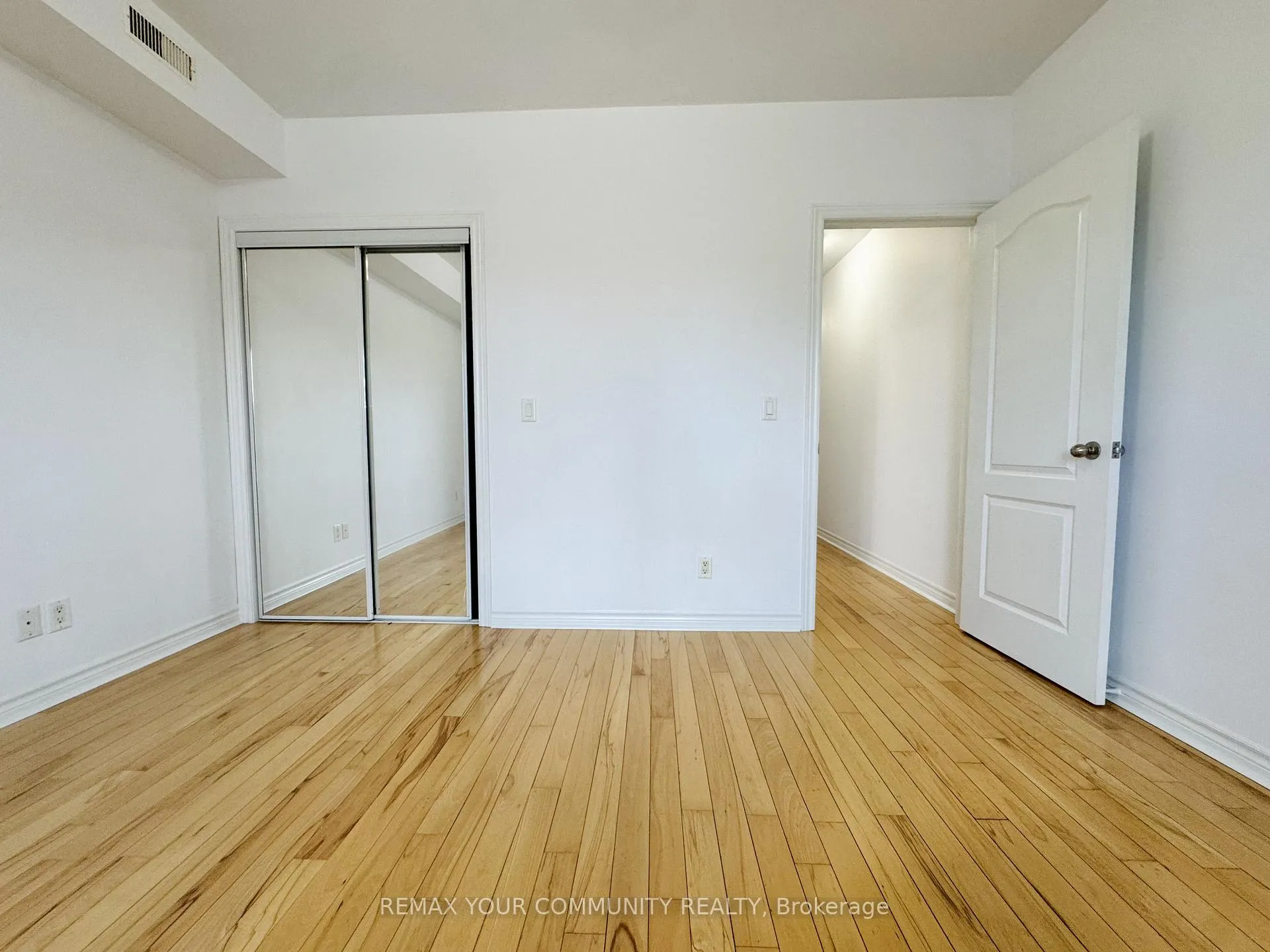 Photo 9 of Unit Unit 3, 2415 Dundas Street W, Toronto, High Park North — HOMEH