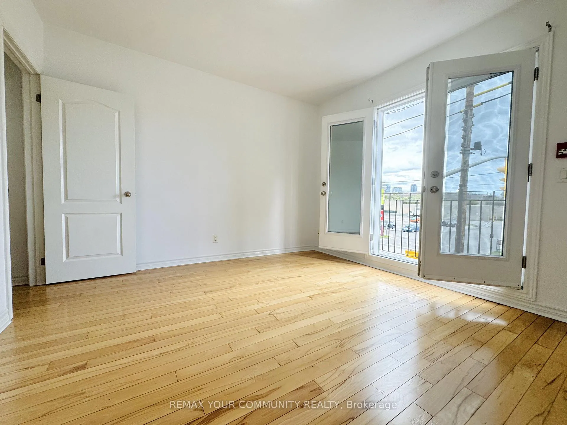 Photo 10 of Unit Unit 3, 2415 Dundas Street W, Toronto, High Park North — HOMEH