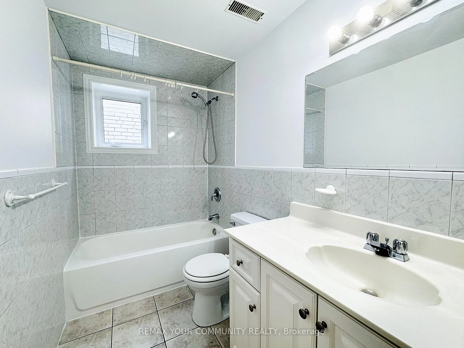 Photo 11 of Unit Unit 3, 2415 Dundas Street W, Toronto, High Park North — HOMEH
