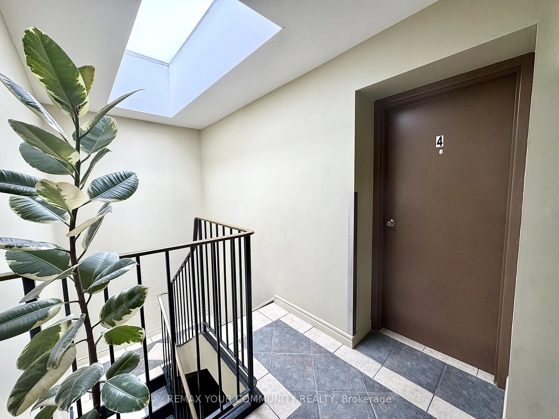 Photo 14 of Unit Unit 3, 2415 Dundas Street W, Toronto, High Park North — HOMEH