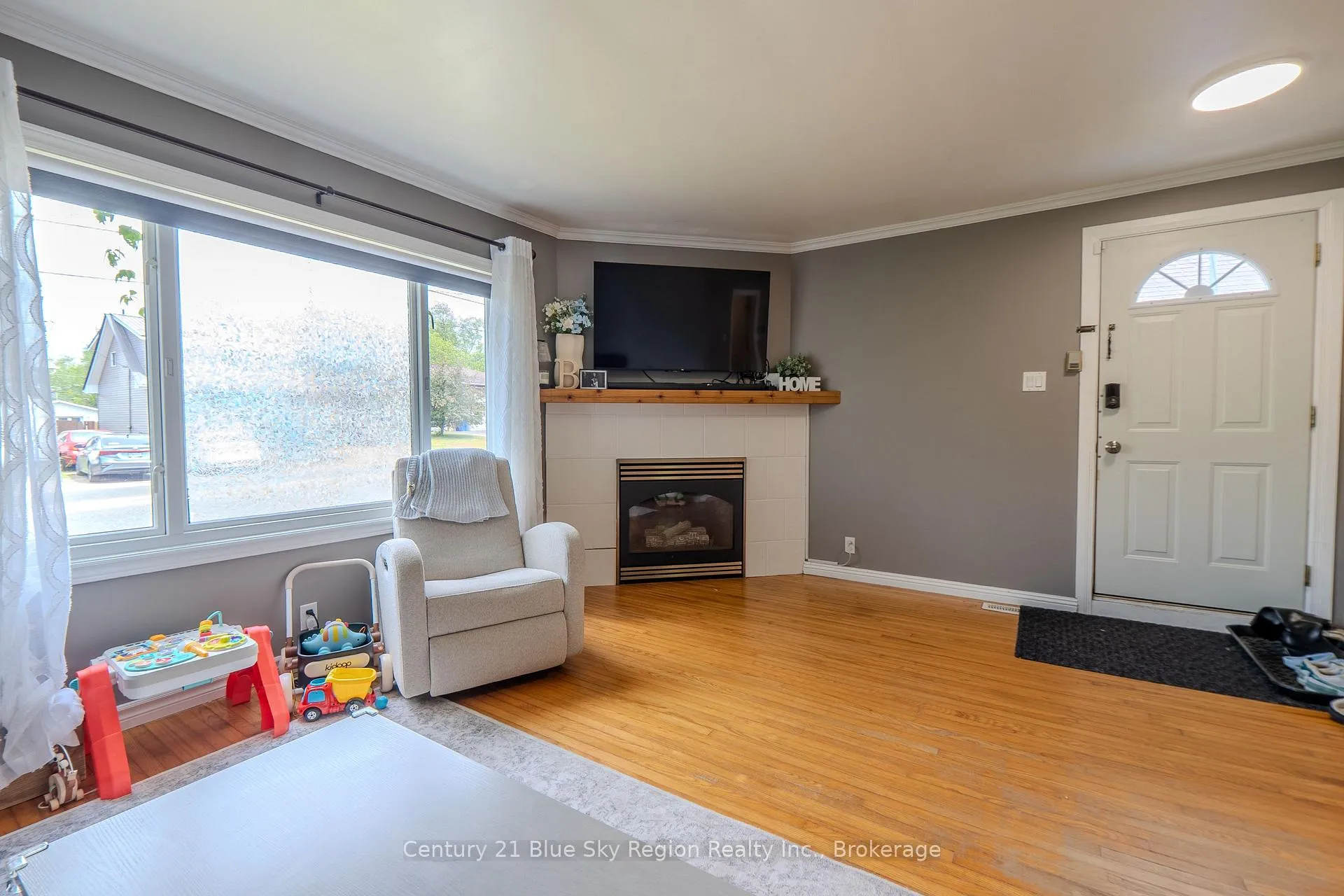 Photo 5 of 773 Worthington Street E, North Bay, Central — HOMEH