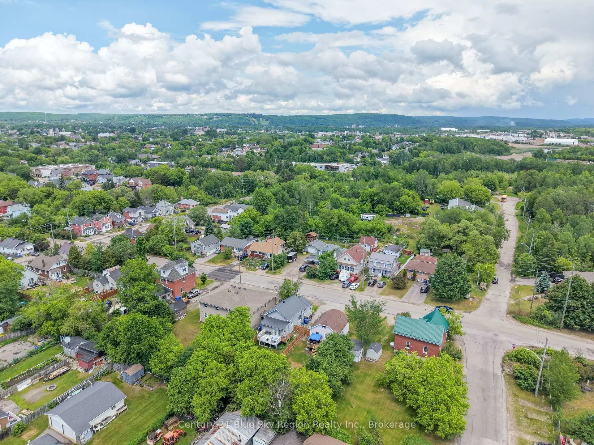 Photo 38 of 773 Worthington Street E, North Bay, Central — HOMEH