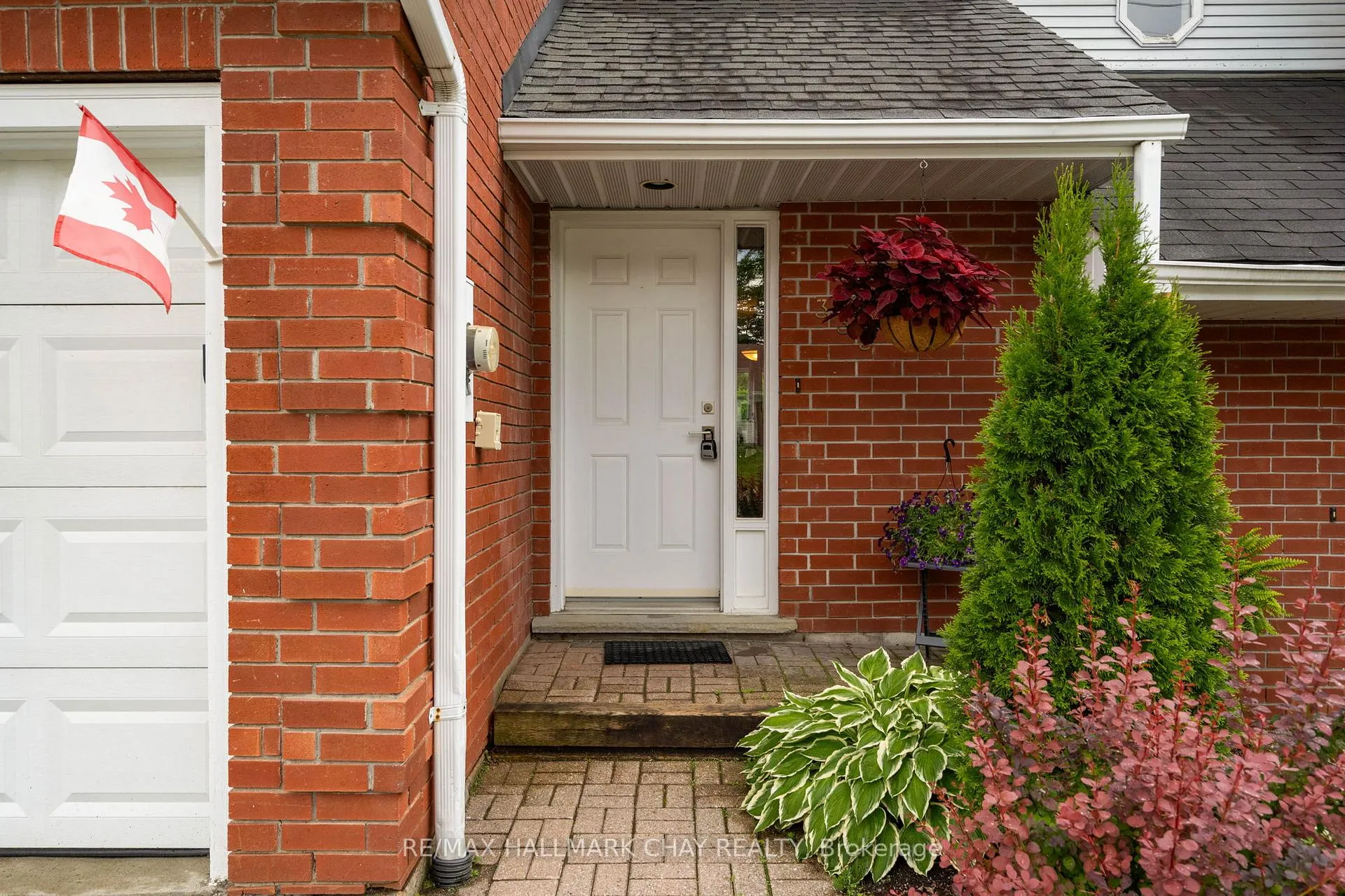 Photo 2 of 333 James Street W, Gravenhurst, Muskoka (S) — HOMEH