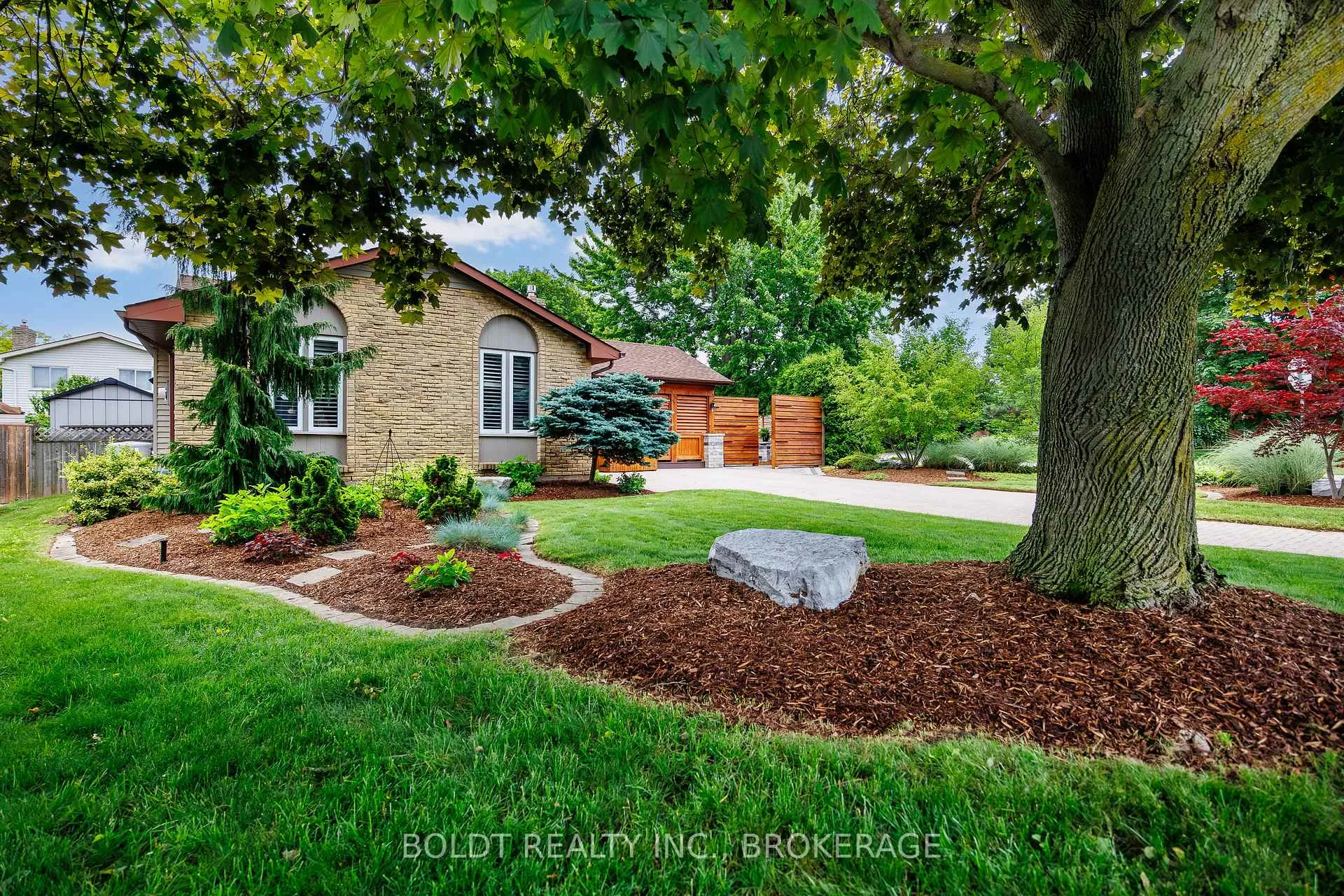 Photo 3 of 12 Cole Farm Boulevard, St. Catharines, Port Dalhousie — HOMEH