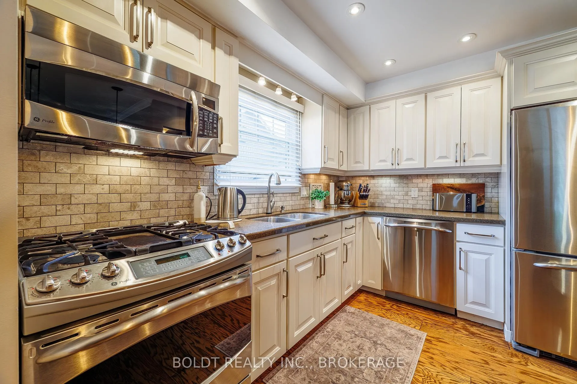 Photo 10 of 12 Cole Farm Boulevard, St. Catharines, Port Dalhousie — HOMEH