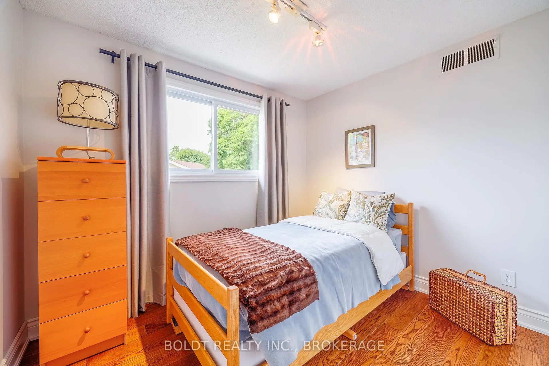 Photo 14 of 12 Cole Farm Boulevard, St. Catharines, Port Dalhousie — HOMEH
