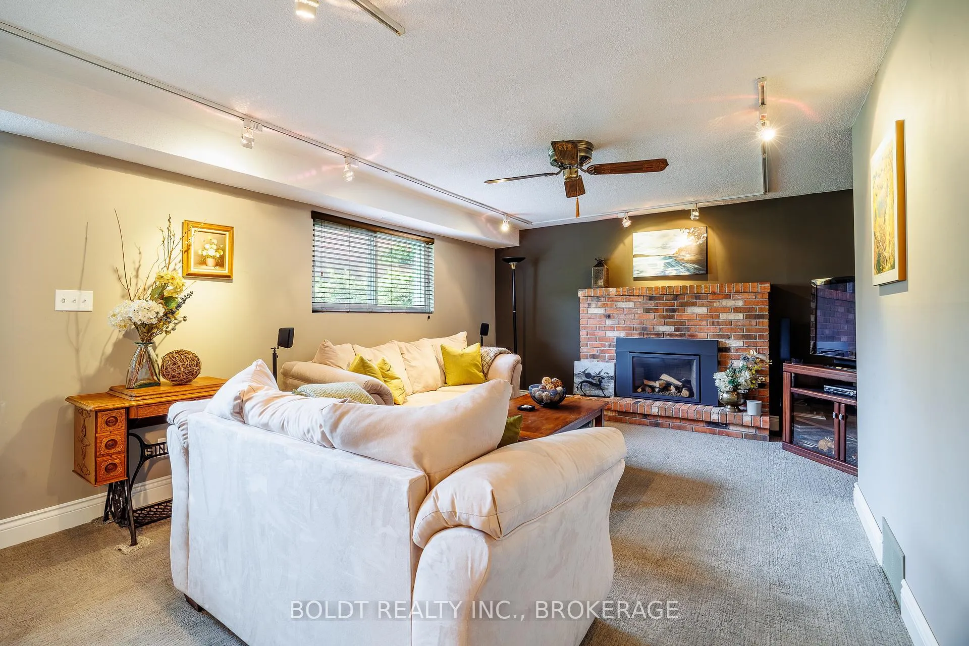 Photo 18 of 12 Cole Farm Boulevard, St. Catharines, Port Dalhousie — HOMEH