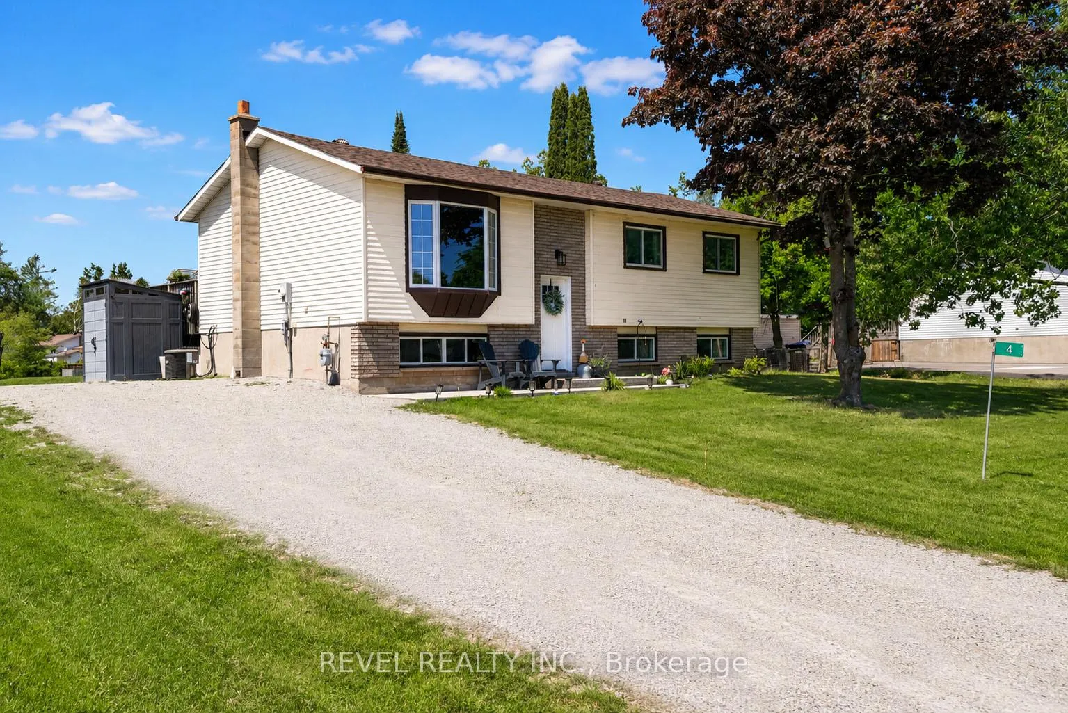 Photo 2 of 4 Robbins Drive, Oro-Medonte, Warminster — HOMEH