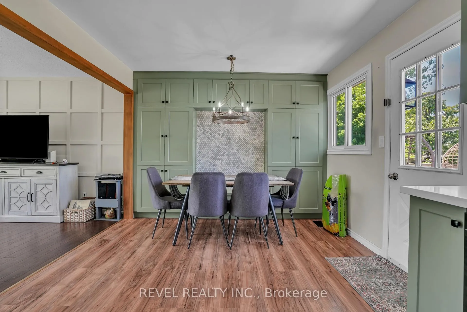 Photo 6 of 4 Robbins Drive, Oro-Medonte, Warminster — HOMEH