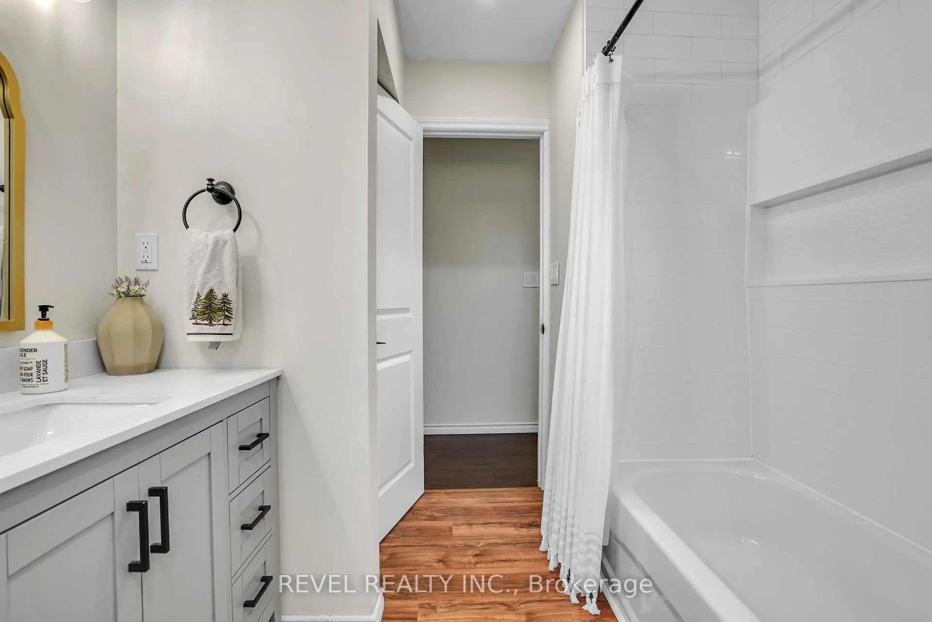 Photo 16 of 4 Robbins Drive, Oro-Medonte, Warminster — HOMEH
