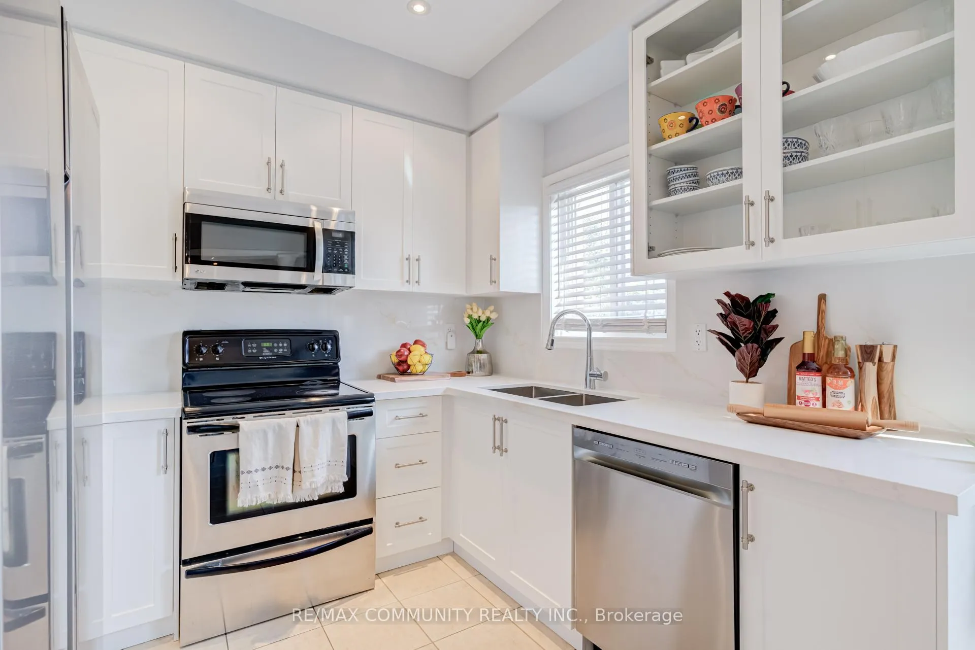 Photo 11 of 940 Ormond Drive, Oshawa, Samac — HOMEH