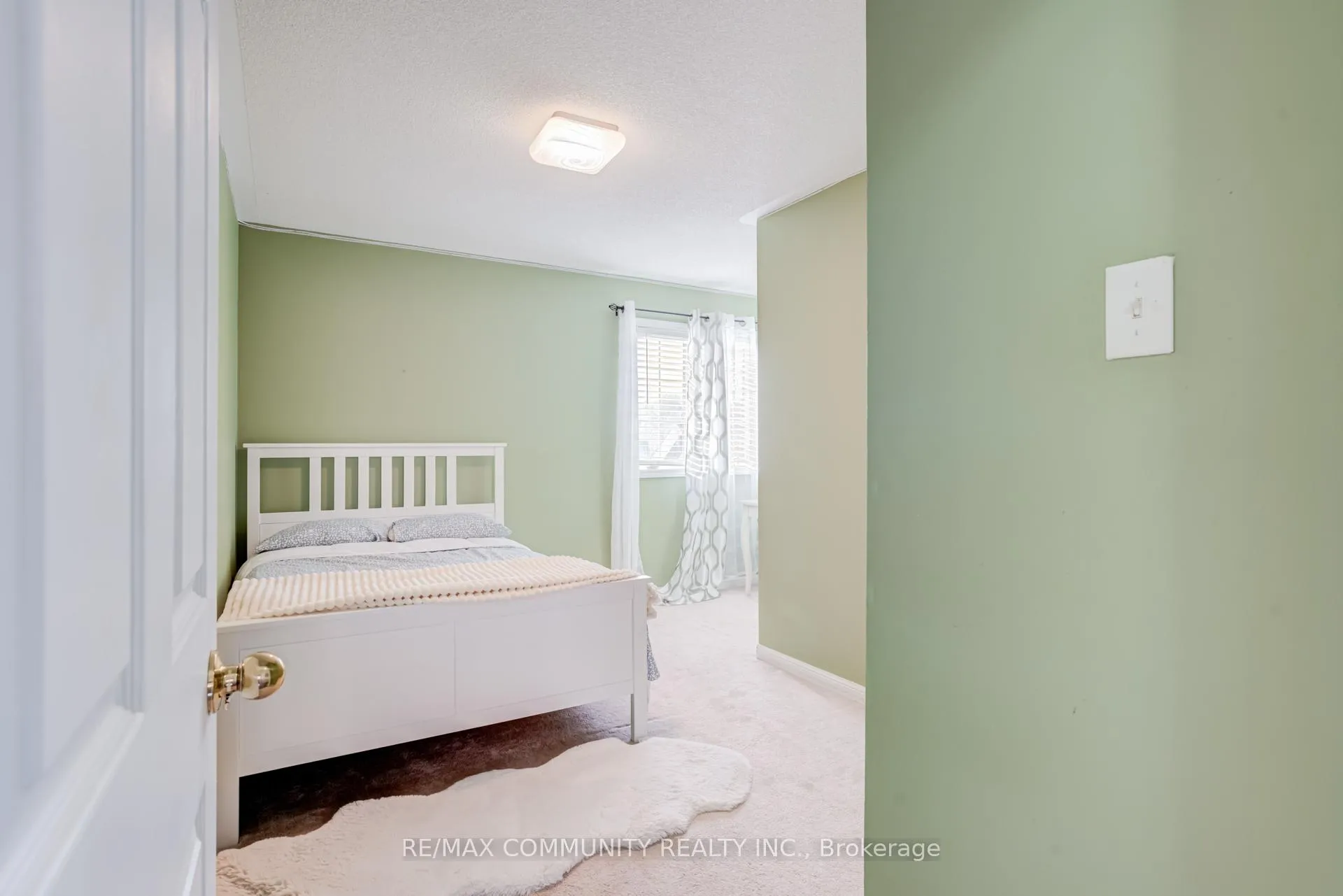 Photo 15 of 940 Ormond Drive, Oshawa, Samac — HOMEH
