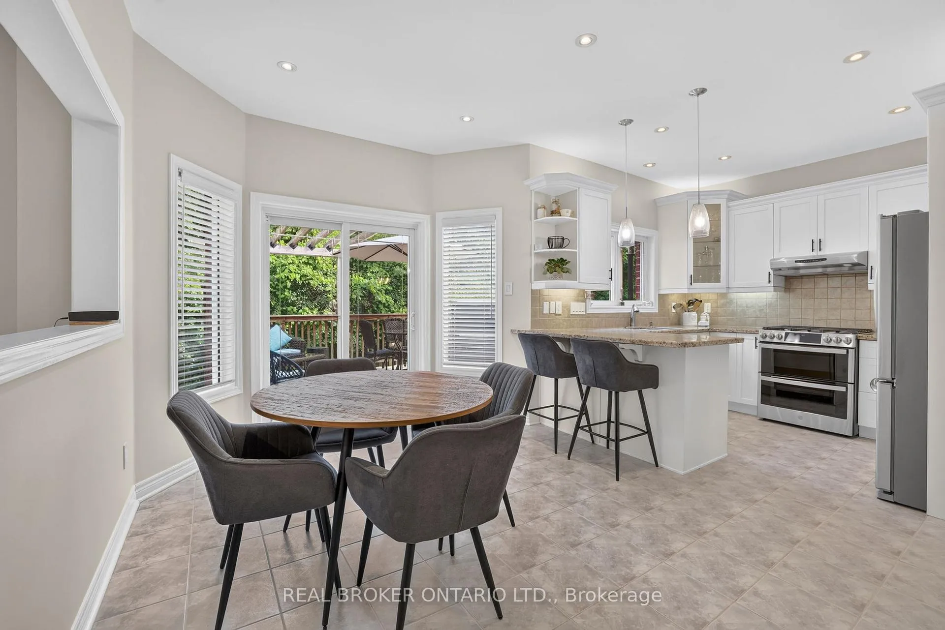 Photo 3 of 813 Surin Court, Newmarket, Gorham-College Manor — HOMEH