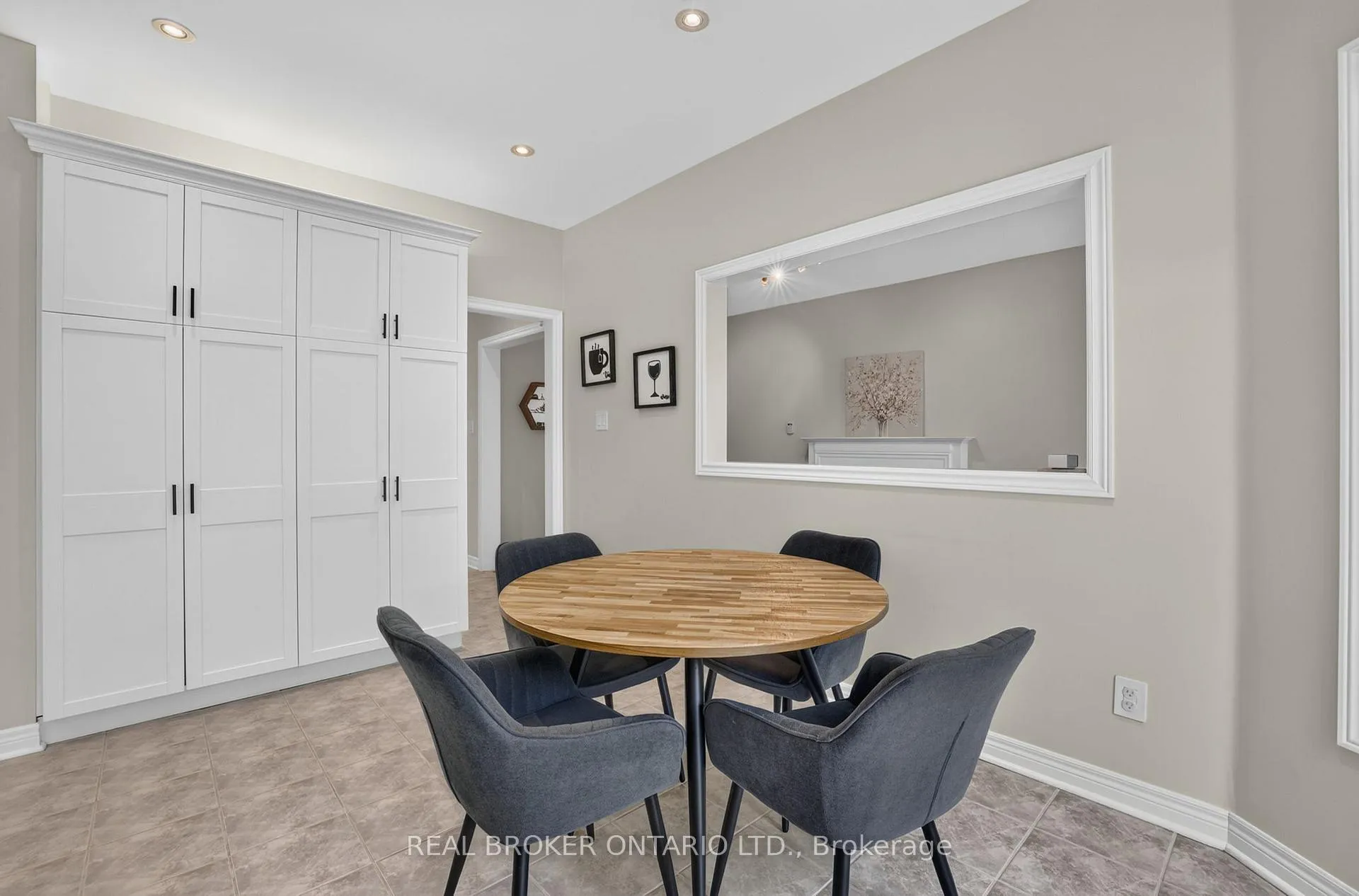 Photo 5 of 813 Surin Court, Newmarket, Gorham-College Manor — HOMEH