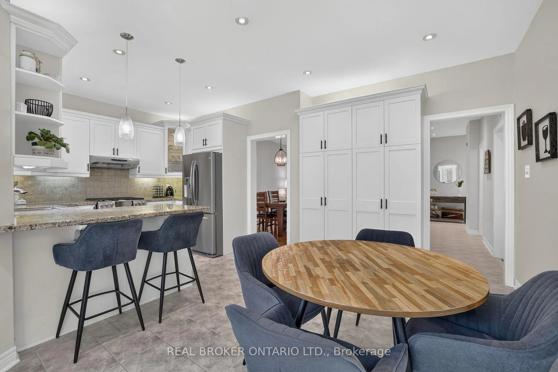 Photo 6 of 813 Surin Court, Newmarket, Gorham-College Manor — HOMEH