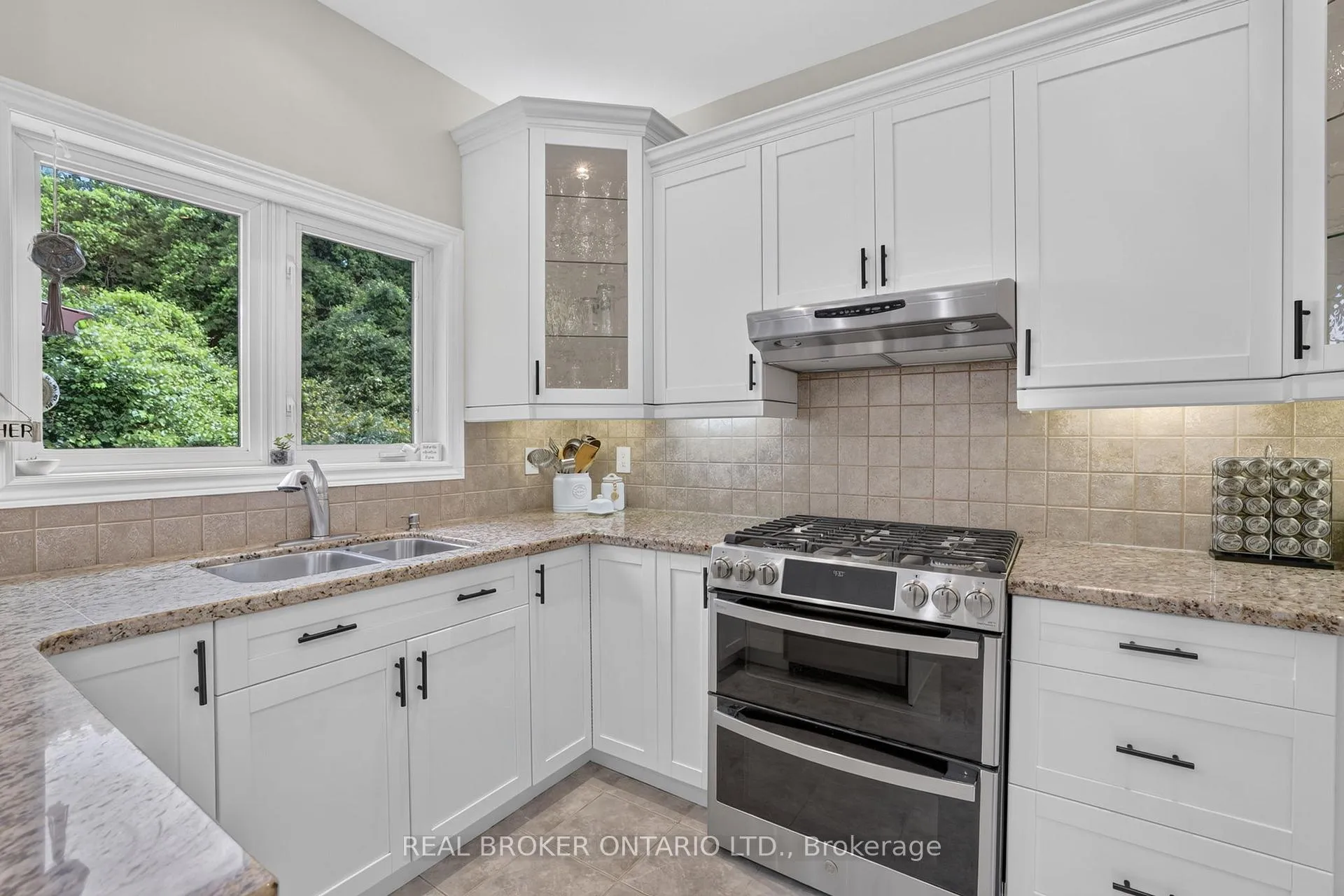 Photo 7 of 813 Surin Court, Newmarket, Gorham-College Manor — HOMEH