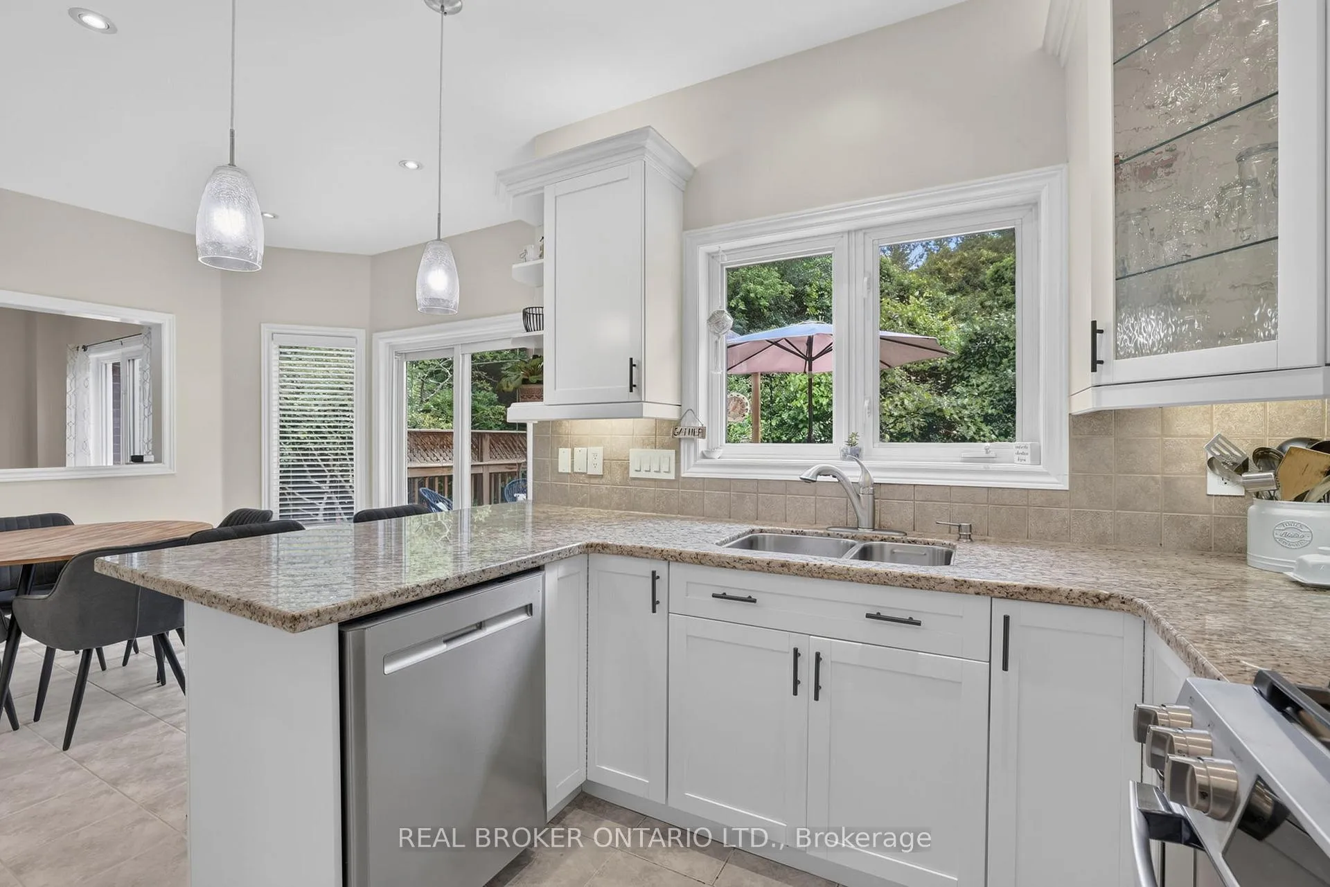 Photo 8 of 813 Surin Court, Newmarket, Gorham-College Manor — HOMEH