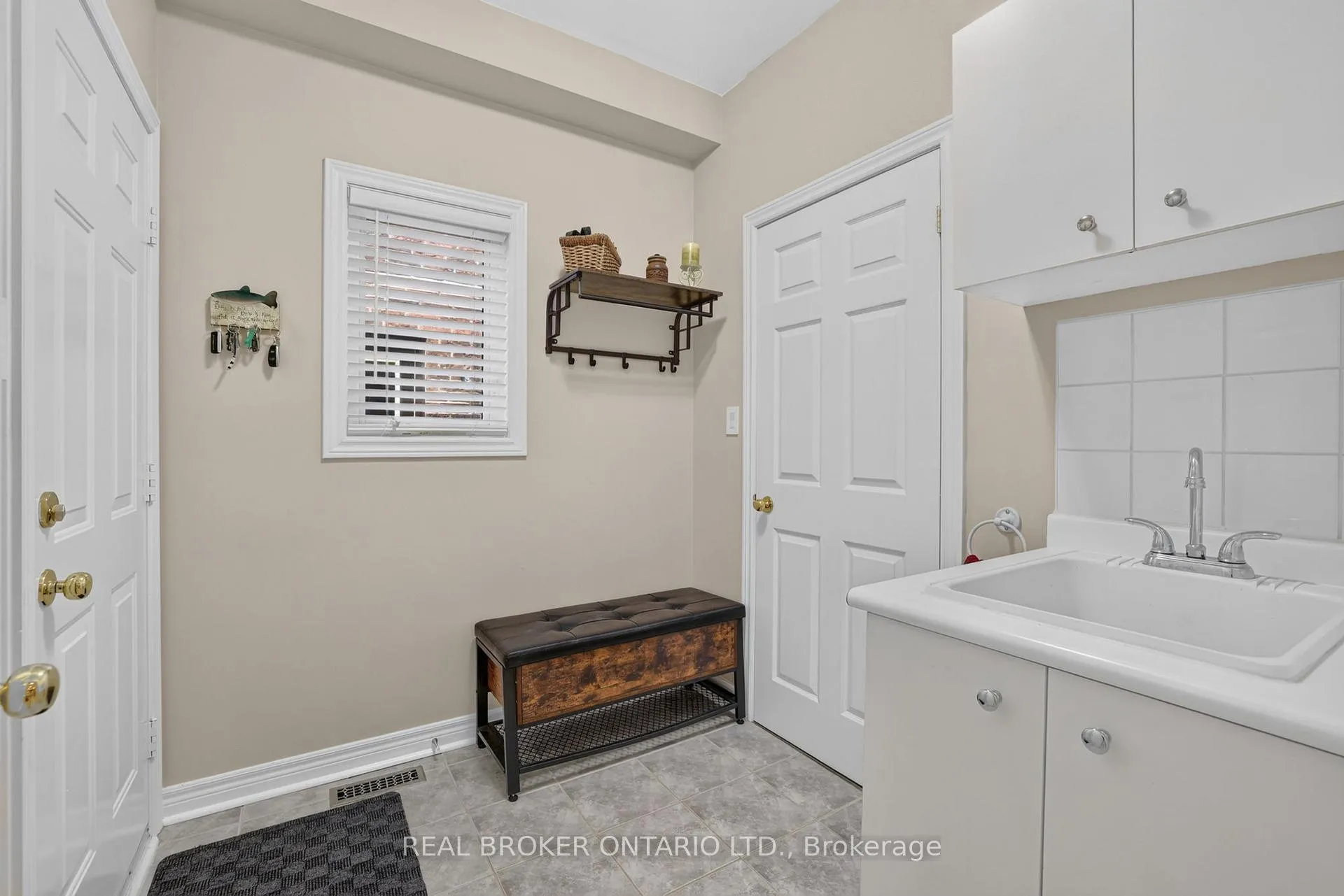 Photo 18 of 813 Surin Court, Newmarket, Gorham-College Manor — HOMEH