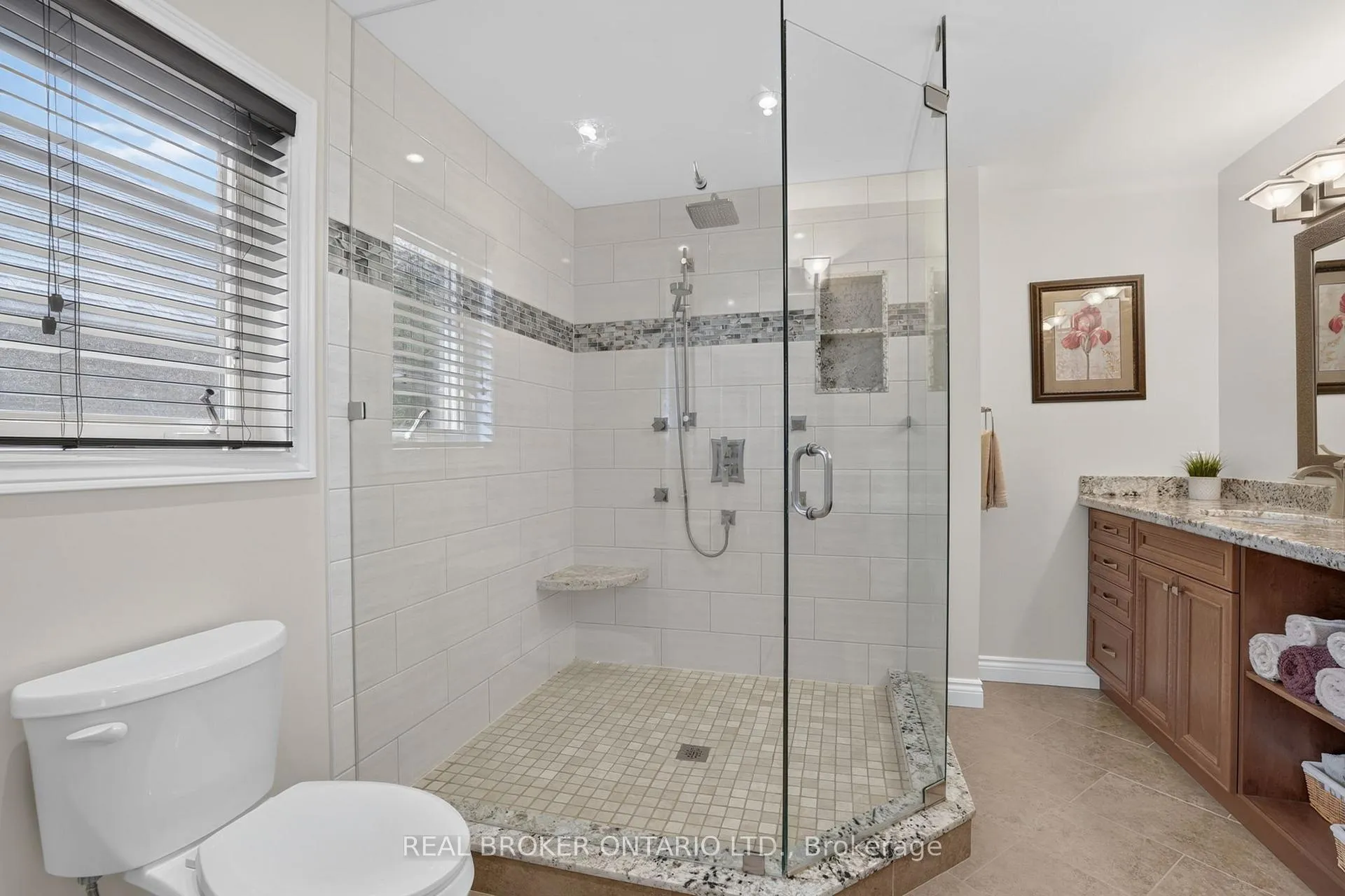 Photo 24 of 813 Surin Court, Newmarket, Gorham-College Manor — HOMEH