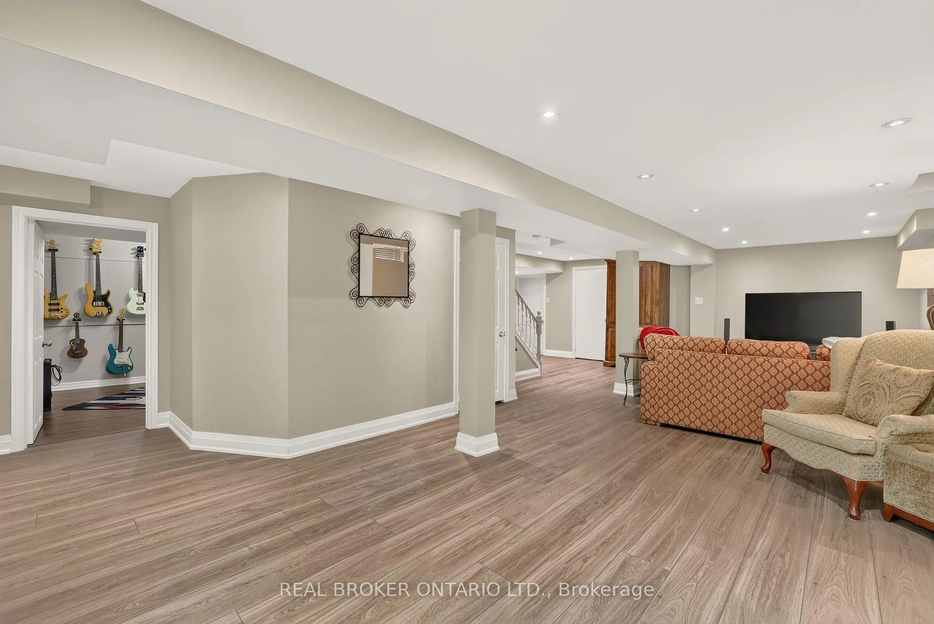 Photo 37 of 813 Surin Court, Newmarket, Gorham-College Manor — HOMEH