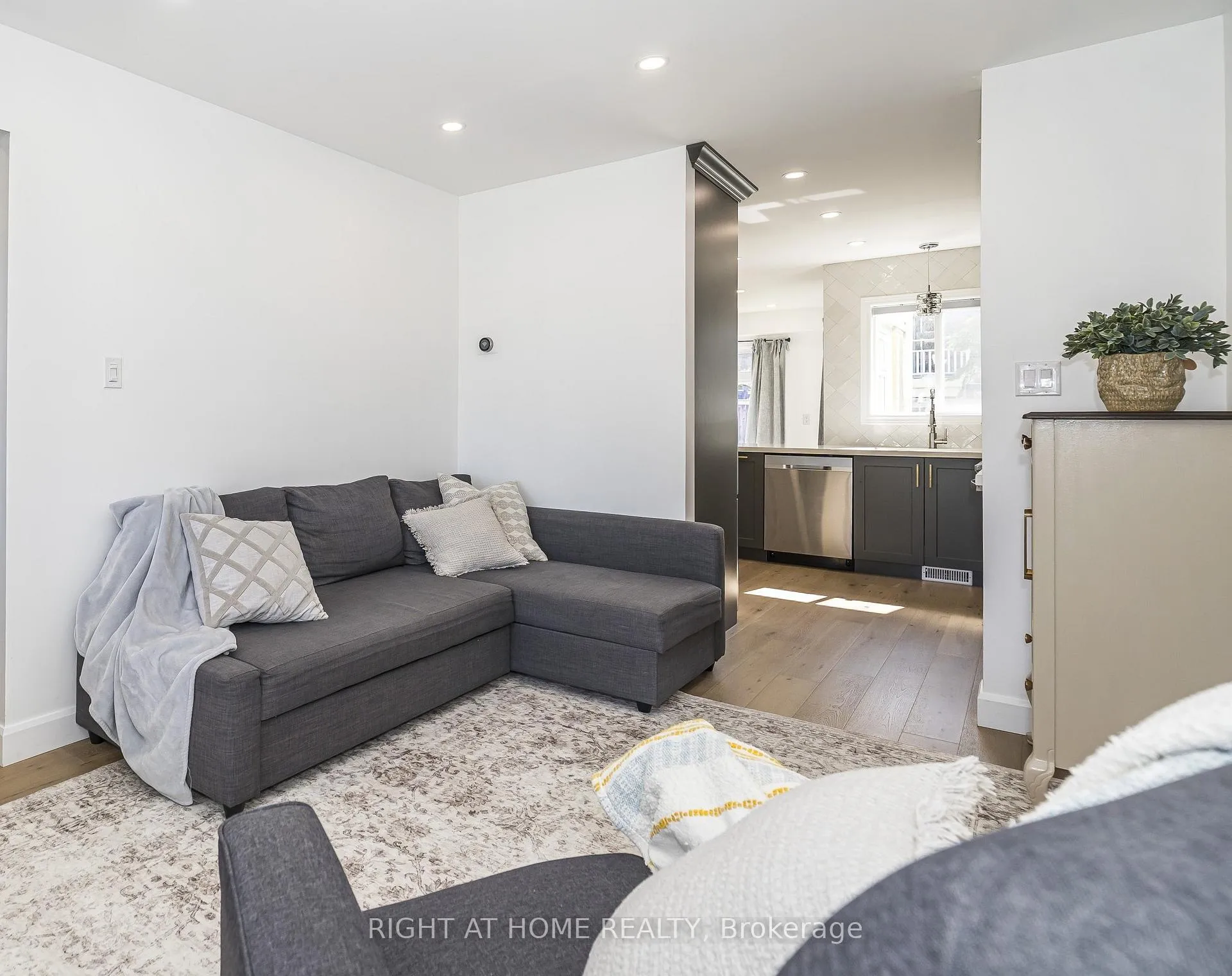 Photo 9 of 82 Reed Drive, Ajax, Central — HOMEH