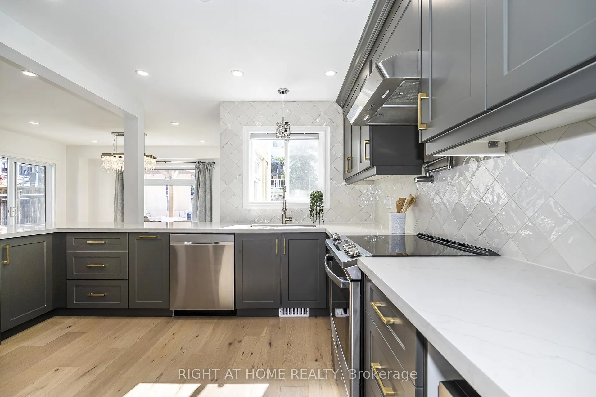 Photo 11 of 82 Reed Drive, Ajax, Central — HOMEH