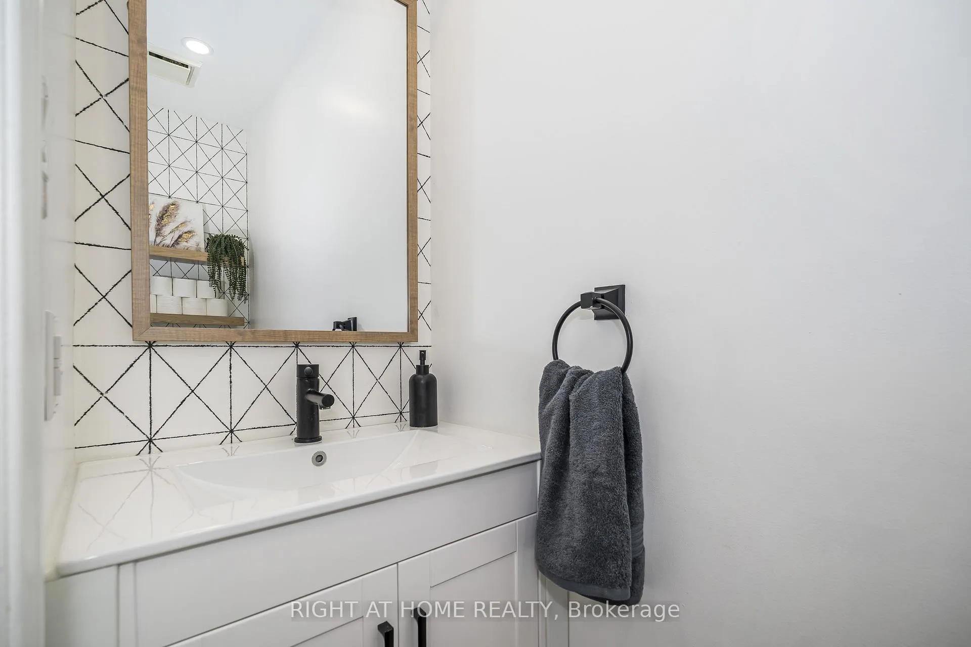 Photo 22 of 82 Reed Drive, Ajax, Central — HOMEH