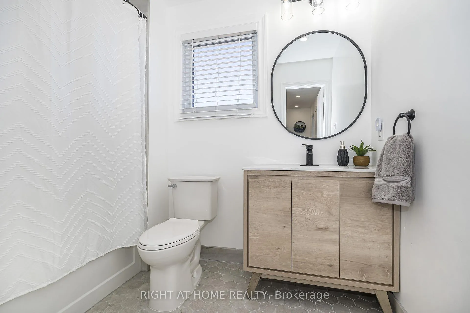 Photo 37 of 82 Reed Drive, Ajax, Central — HOMEH