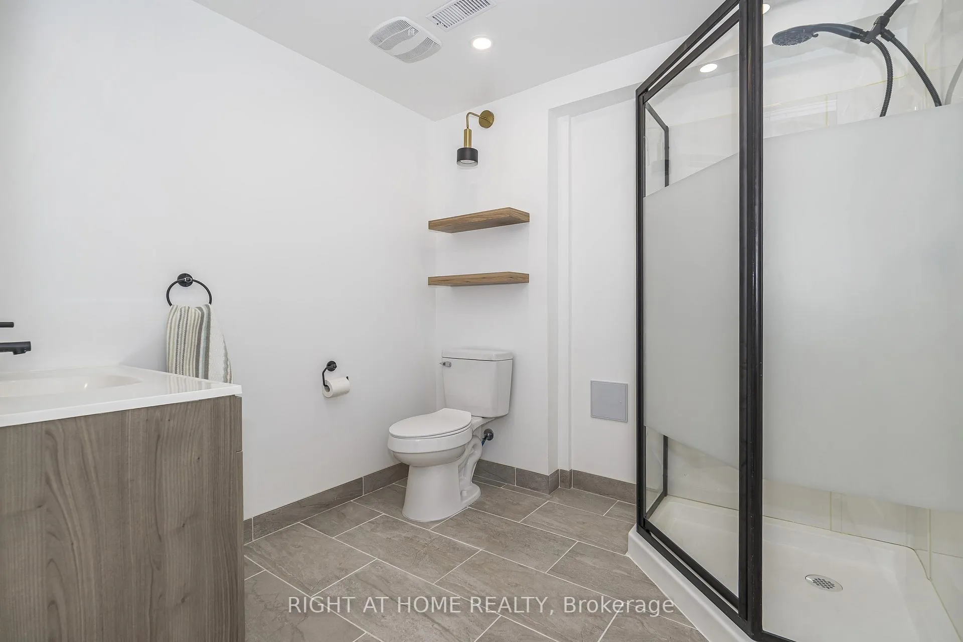 Photo 42 of 82 Reed Drive, Ajax, Central — HOMEH