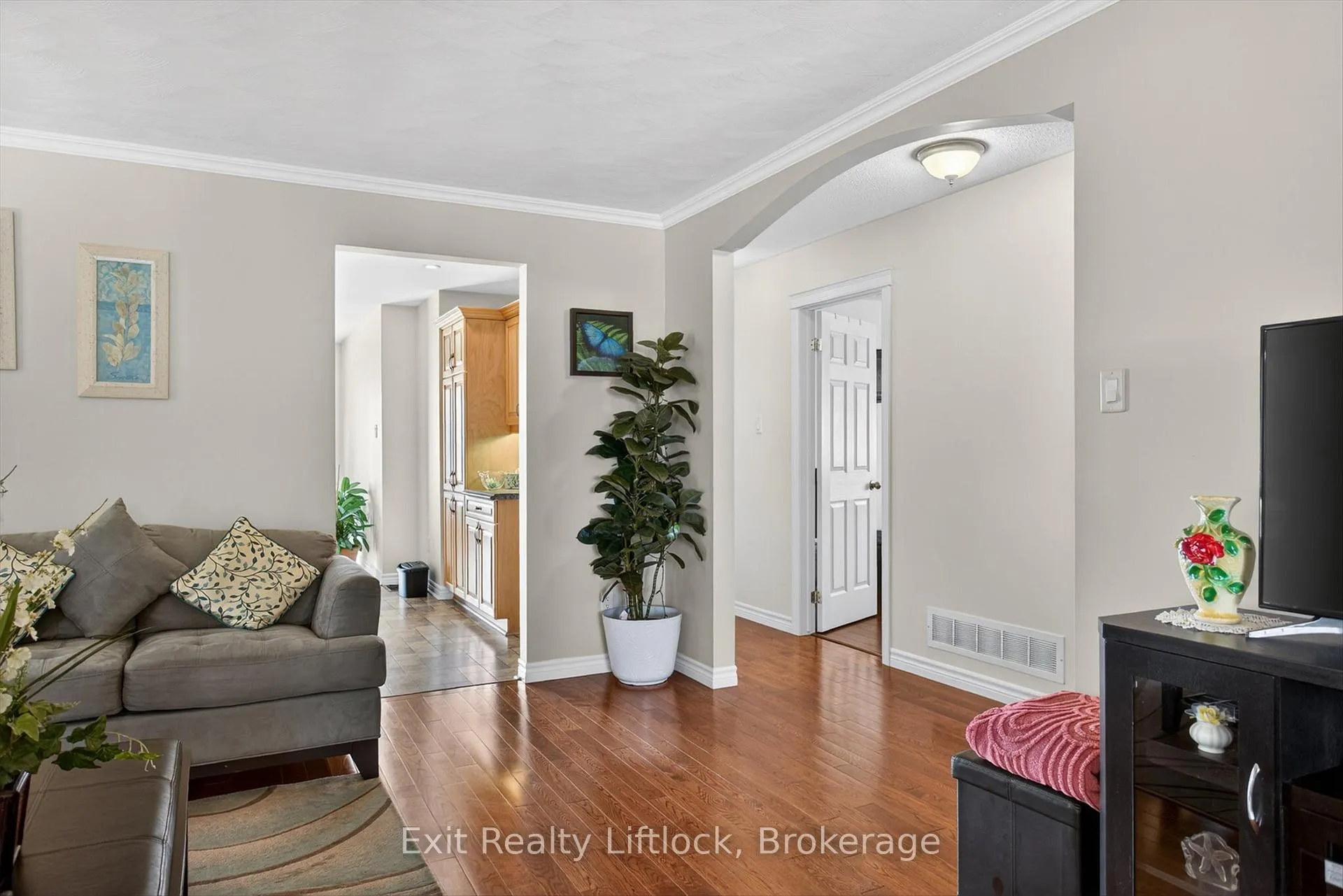 Photo 6 of 1724 Glenforest Boulevard, Peterborough, Monaghan Ward 2 — HOMEH