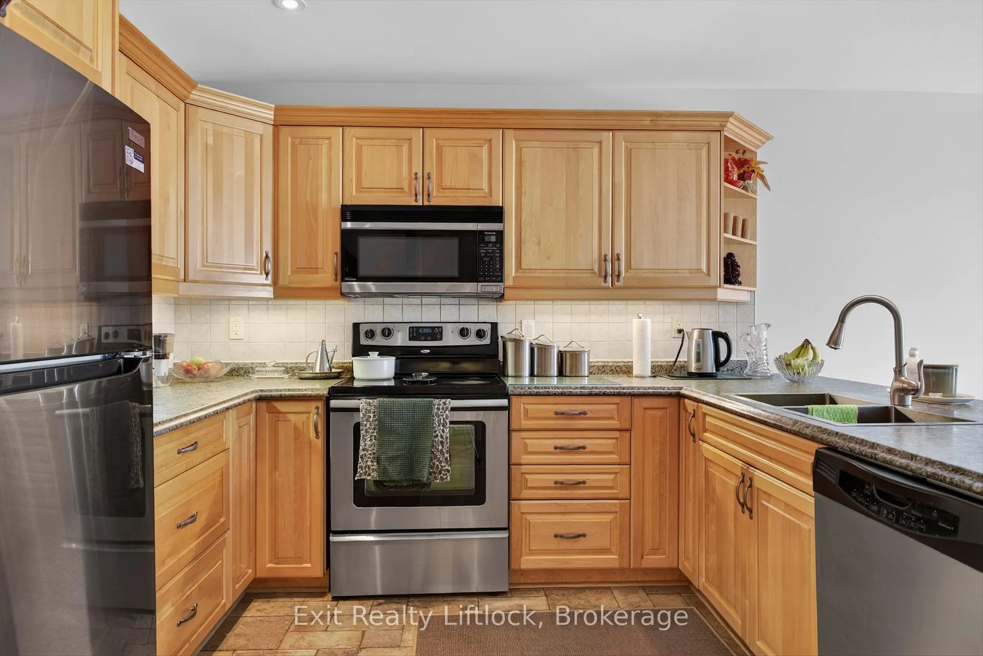 Photo 7 of 1724 Glenforest Boulevard, Peterborough, Monaghan Ward 2 — HOMEH