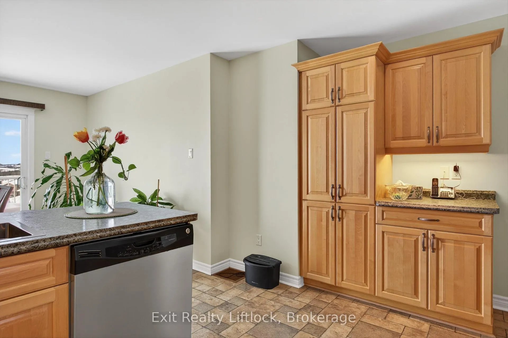 Photo 8 of 1724 Glenforest Boulevard, Peterborough, Monaghan Ward 2 — HOMEH