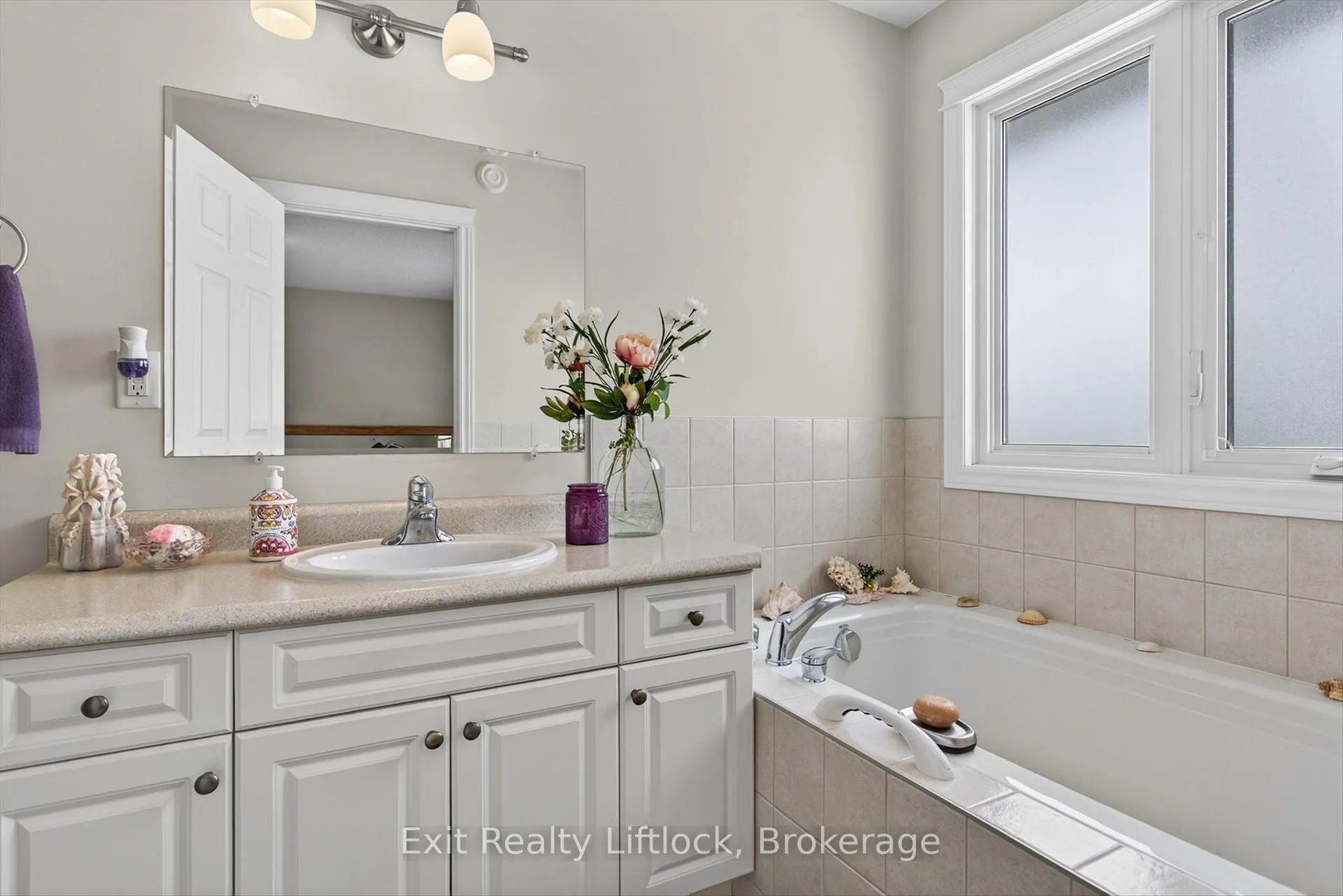 Photo 11 of 1724 Glenforest Boulevard, Peterborough, Monaghan Ward 2 — HOMEH