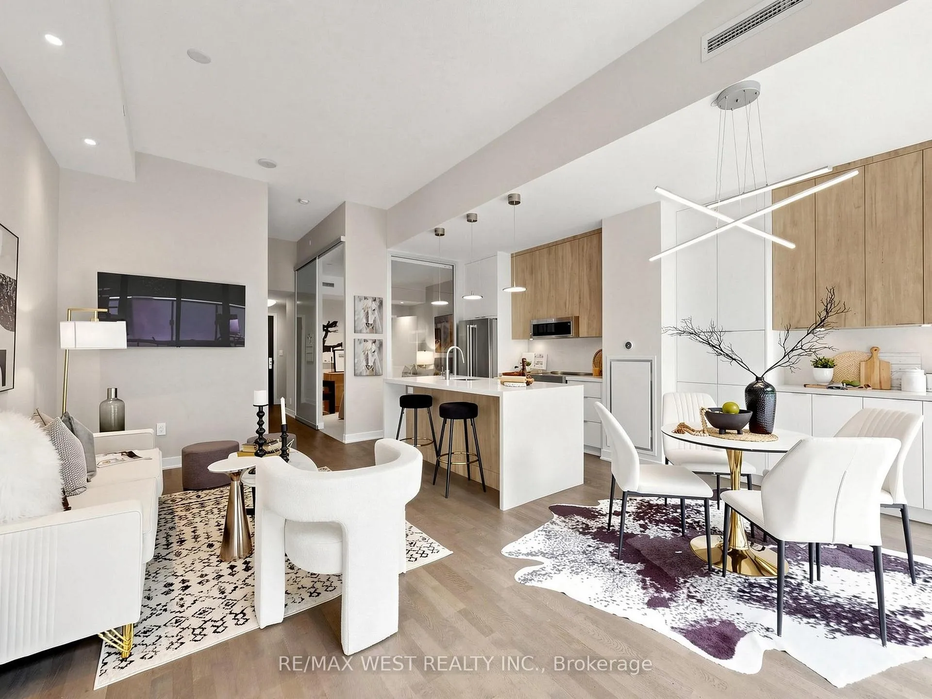 Photo 2 of Unit 314, 1815 Yonge Street, Toronto, Mount Pleasant West — HOMEH