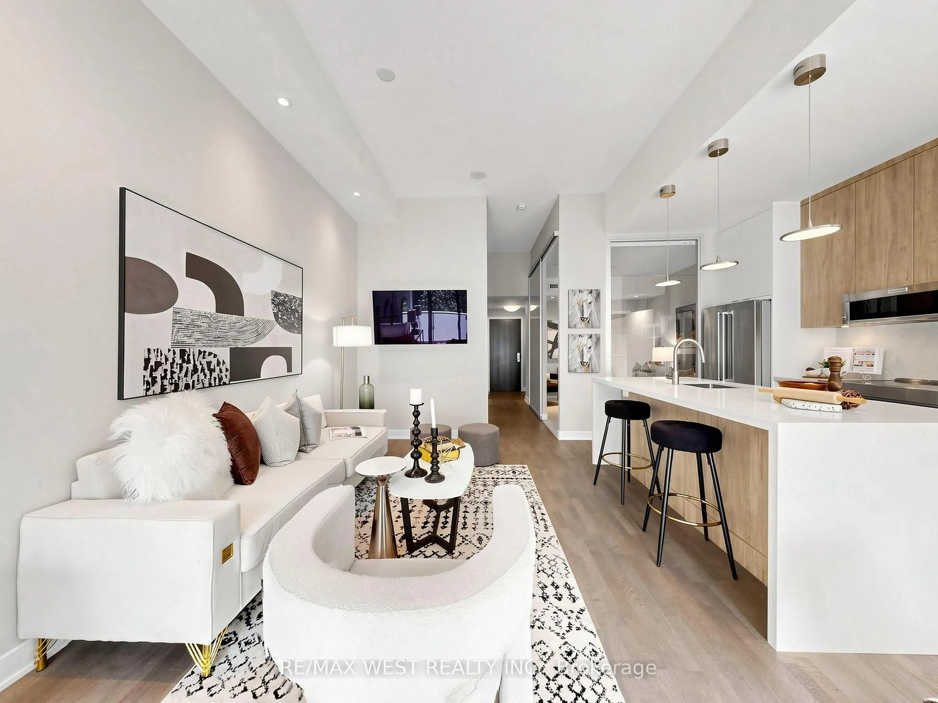 Photo 3 of Unit 314, 1815 Yonge Street, Toronto, Mount Pleasant West — HOMEH