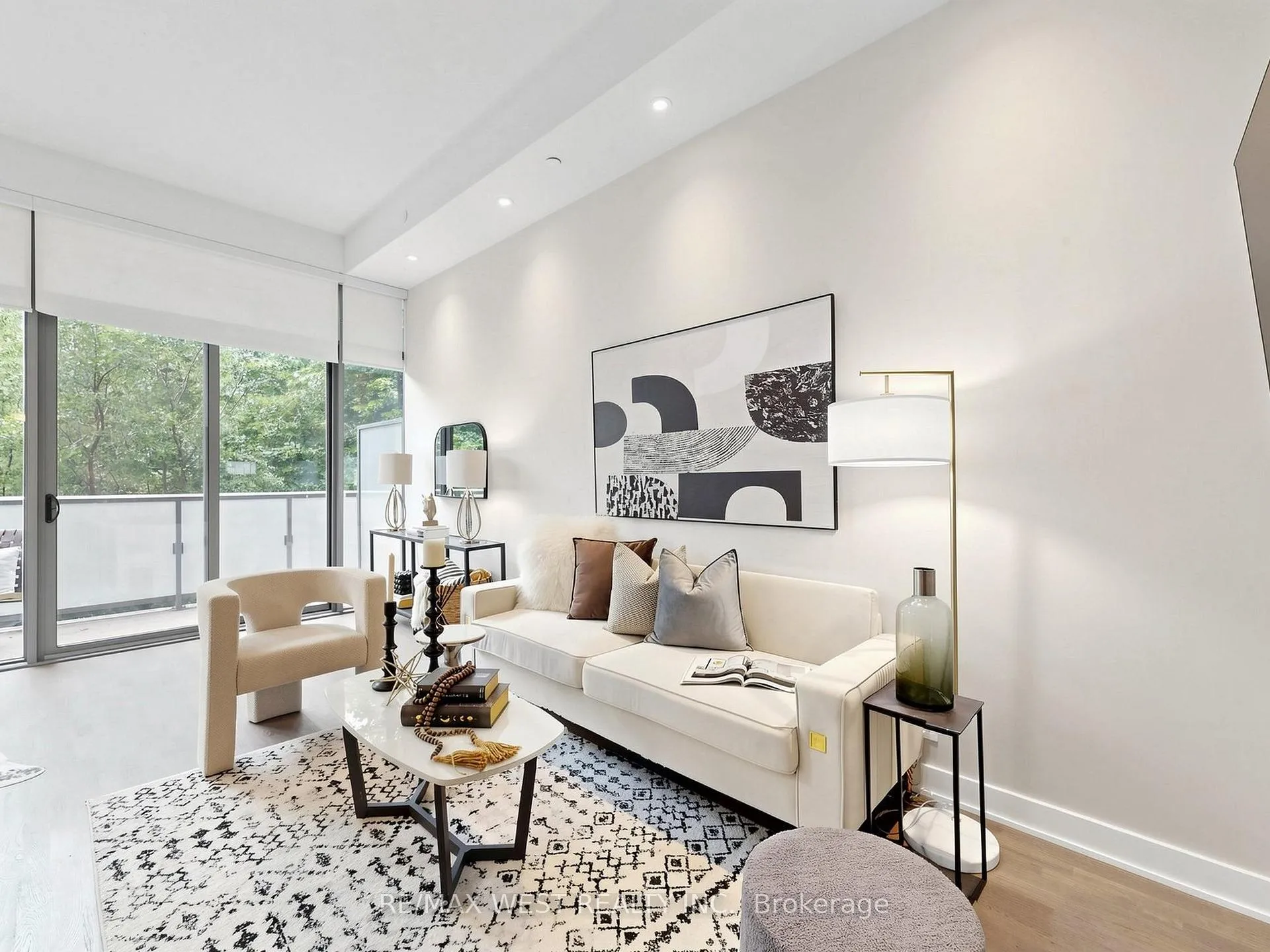 Photo 4 of Unit 314, 1815 Yonge Street, Toronto, Mount Pleasant West — HOMEH