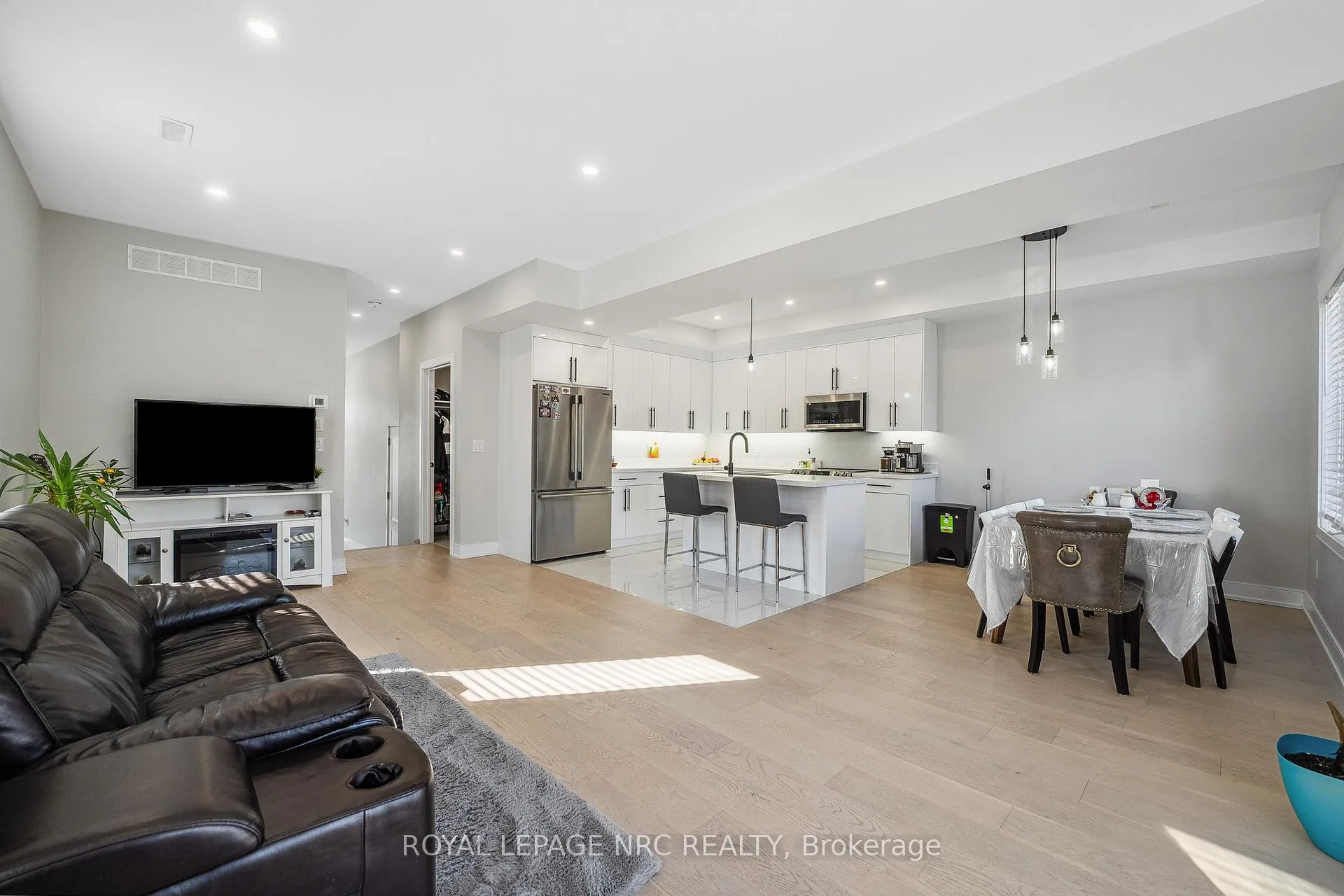 Photo 7 of Unit Upper, 668 Quaker Road, Welland, N. Welland — HOMEH