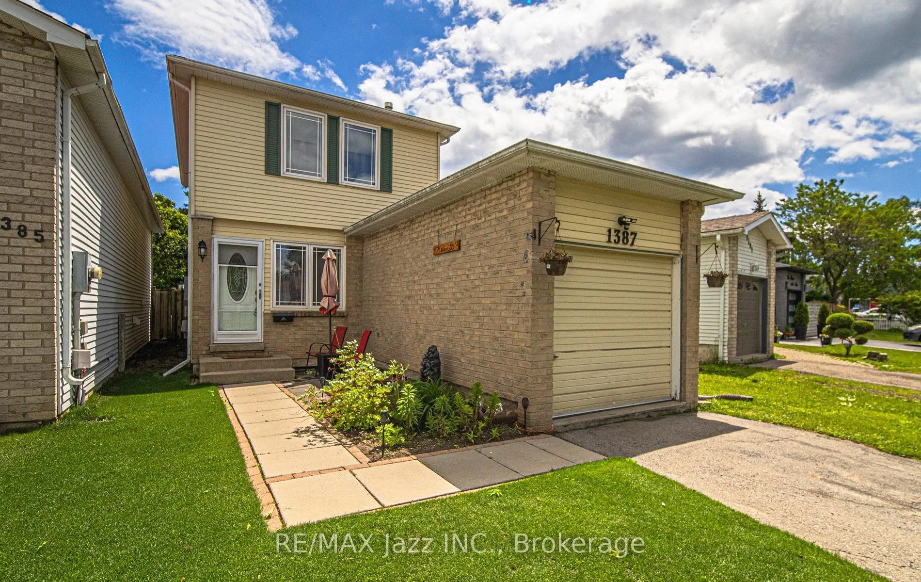 Front of 1387 Ritson Road S