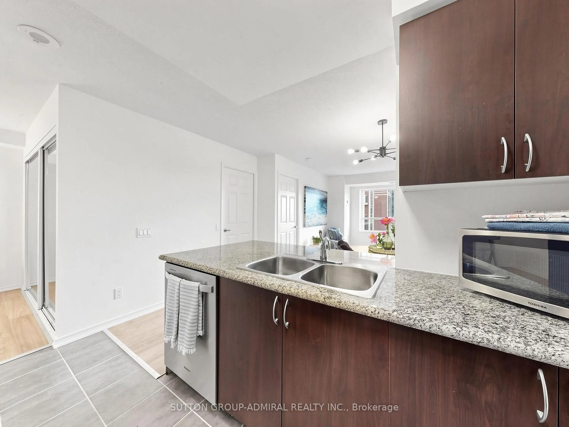Photo 5 of Unit 1039, 60 Heintzman Street, Toronto, Junction Area — HOMEH