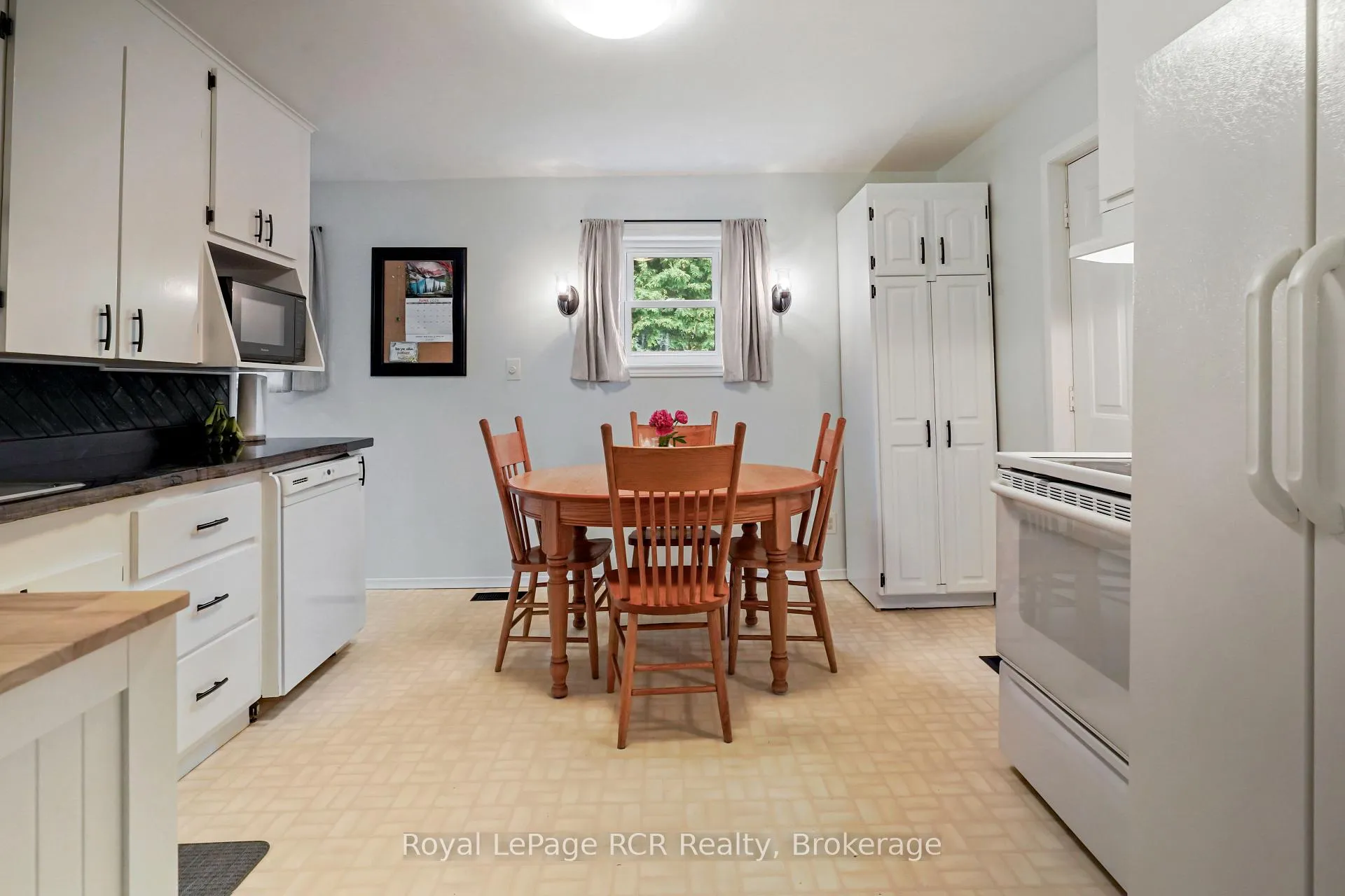 Photo 3 of 84322 Mcnabb Line, Huron East, Brussels — HOMEH